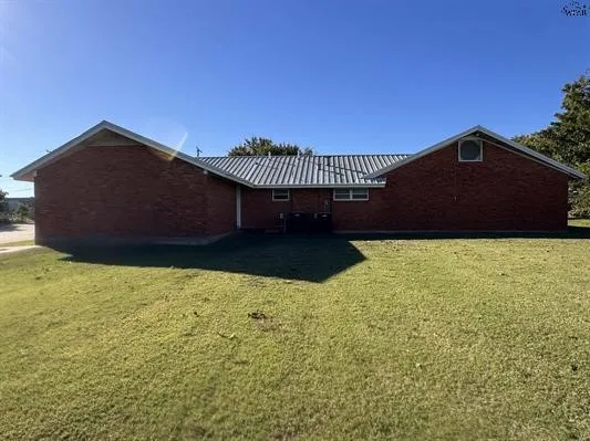 Business For Sale in Clay County , 815 E Gilbert Street, Henrietta, Texas 76365, 0, 0, Garage spaces, 0 Sqft, built in 1960, mls#21317604, Real Estate Agent in Henrietta, Homes For Sale in Clay county, Homes For Sale in Henrietta, Realtor in Henrietta Texas, Real Estate Brokerage Independent Realty Texas, Luminita Cordes Realtor