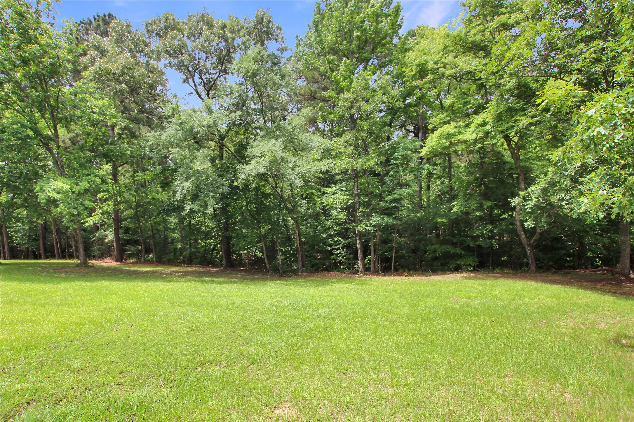 Single Family Residence For Sale in Cherokee County , 19413 US Highway 79 E, Jacksonville, Texas 75766, 5 Bedroom, 5 Bathroom, 3 Garage spaces, 6,151 Sqft, built in 1976, mls#21318293, Real Estate Agent in Jacksonville, Homes For Sale in Cherokee county, Homes For Sale in Jacksonville, Realtor in Jacksonville Texas, Real Estate Brokerage Independent Realty Texas, Luminita Cordes Realtor