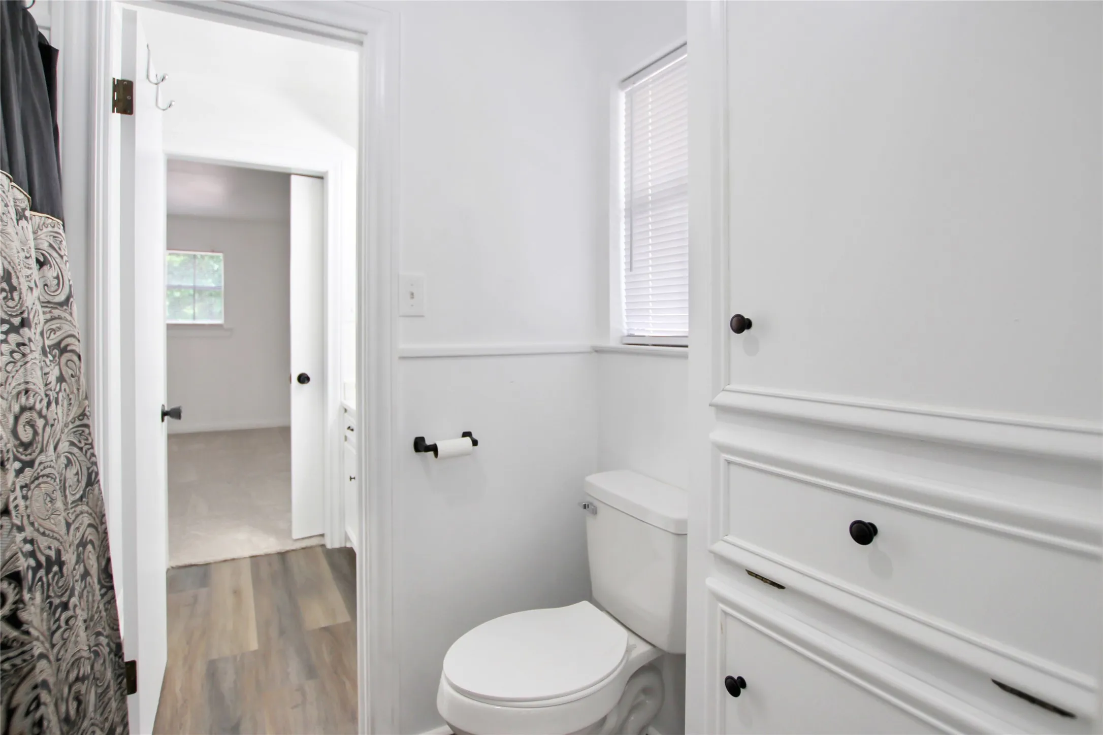 Single Family Residence For Sale in Cherokee County , 19413 US Highway 79 E, Jacksonville, Texas 75766, 5 Bedroom, 5 Bathroom, 3 Garage spaces, 6,151 Sqft, built in 1976, mls#21318293, Real Estate Agent in Jacksonville, Homes For Sale in Cherokee county, Homes For Sale in Jacksonville, Realtor in Jacksonville Texas, Real Estate Brokerage Independent Realty Texas, Luminita Cordes Realtor