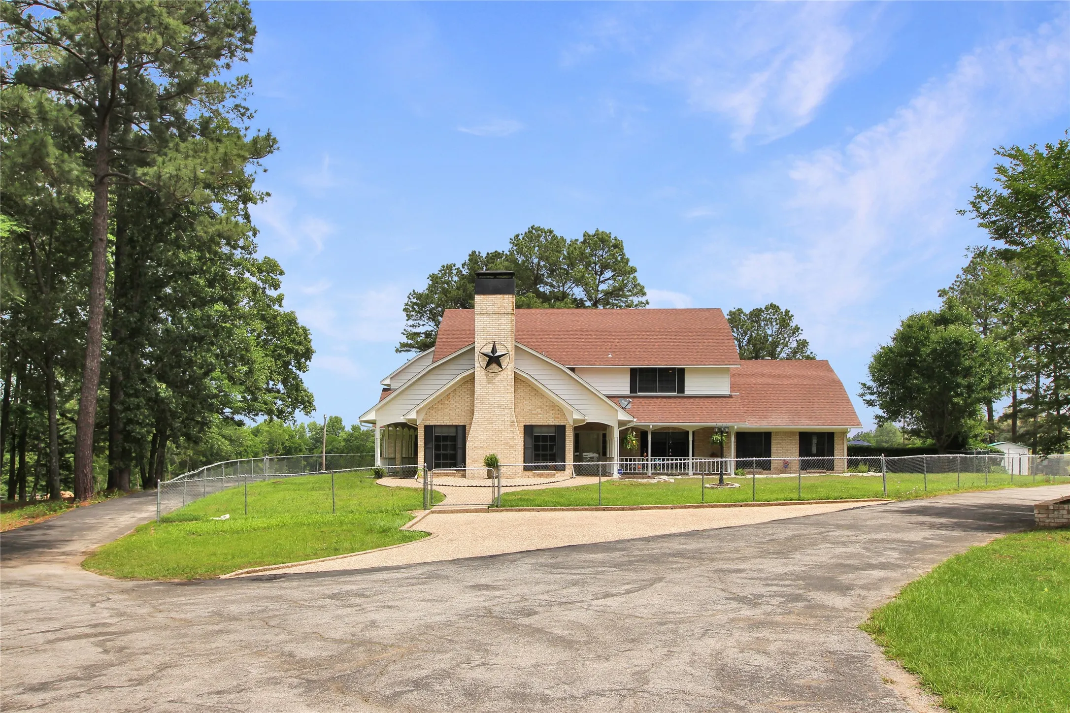 Single Family Residence For Sale in Cherokee County , 19413 US Highway 79 E, Jacksonville, Texas 75766, 5 Bedroom, 5 Bathroom, 3 Garage spaces, 6,151 Sqft, built in 1976, mls#21318293, Real Estate Agent in Jacksonville, Homes For Sale in Cherokee county, Homes For Sale in Jacksonville, Realtor in Jacksonville Texas, Real Estate Brokerage Independent Realty Texas, Luminita Cordes Realtor