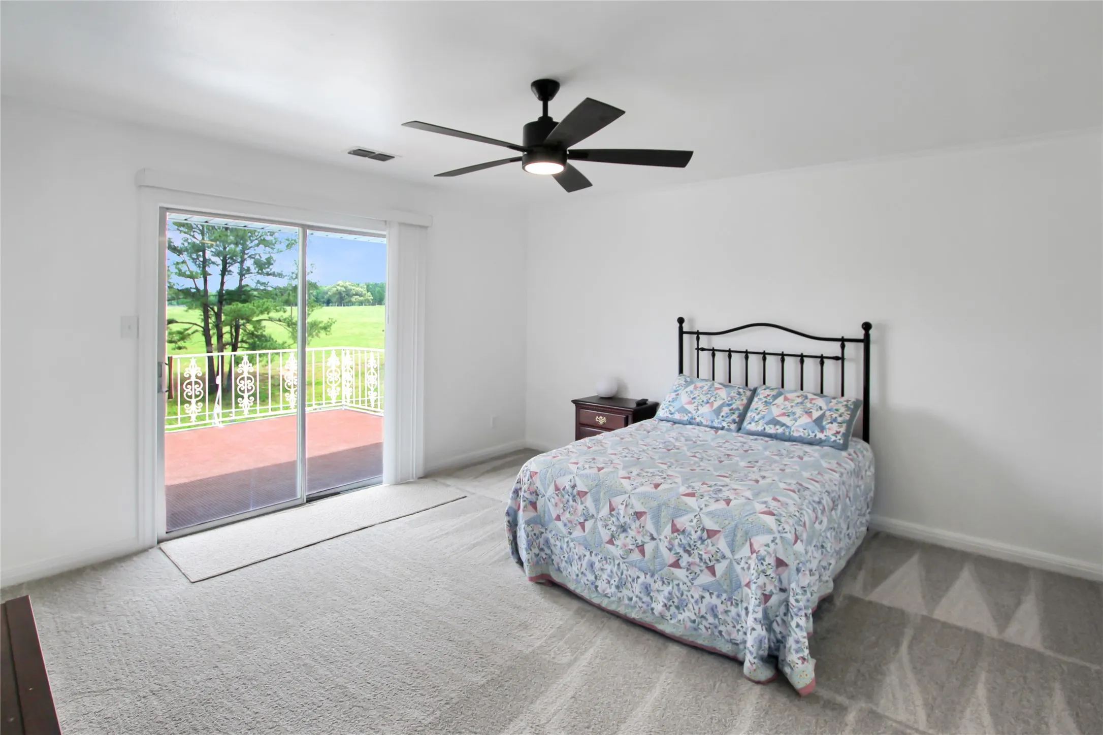 Single Family Residence For Sale in Cherokee County , 19413 US Highway 79 E, Jacksonville, Texas 75766, 5 Bedroom, 5 Bathroom, 3 Garage spaces, 6,151 Sqft, built in 1976, mls#21318293, Real Estate Agent in Jacksonville, Homes For Sale in Cherokee county, Homes For Sale in Jacksonville, Realtor in Jacksonville Texas, Real Estate Brokerage Independent Realty Texas, Luminita Cordes Realtor