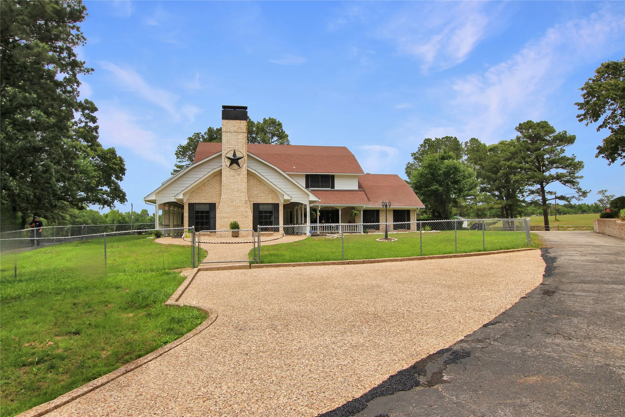 Single Family Residence For Sale in Cherokee County , 19413 US Highway 79 E, Jacksonville, Texas 75766, 5 Bedroom, 5 Bathroom, 3 Garage spaces, 6,151 Sqft, built in 1976, mls#21318293, Real Estate Agent in Jacksonville, Homes For Sale in Cherokee county, Homes For Sale in Jacksonville, Realtor in Jacksonville Texas, Real Estate Brokerage Independent Realty Texas, Luminita Cordes Realtor