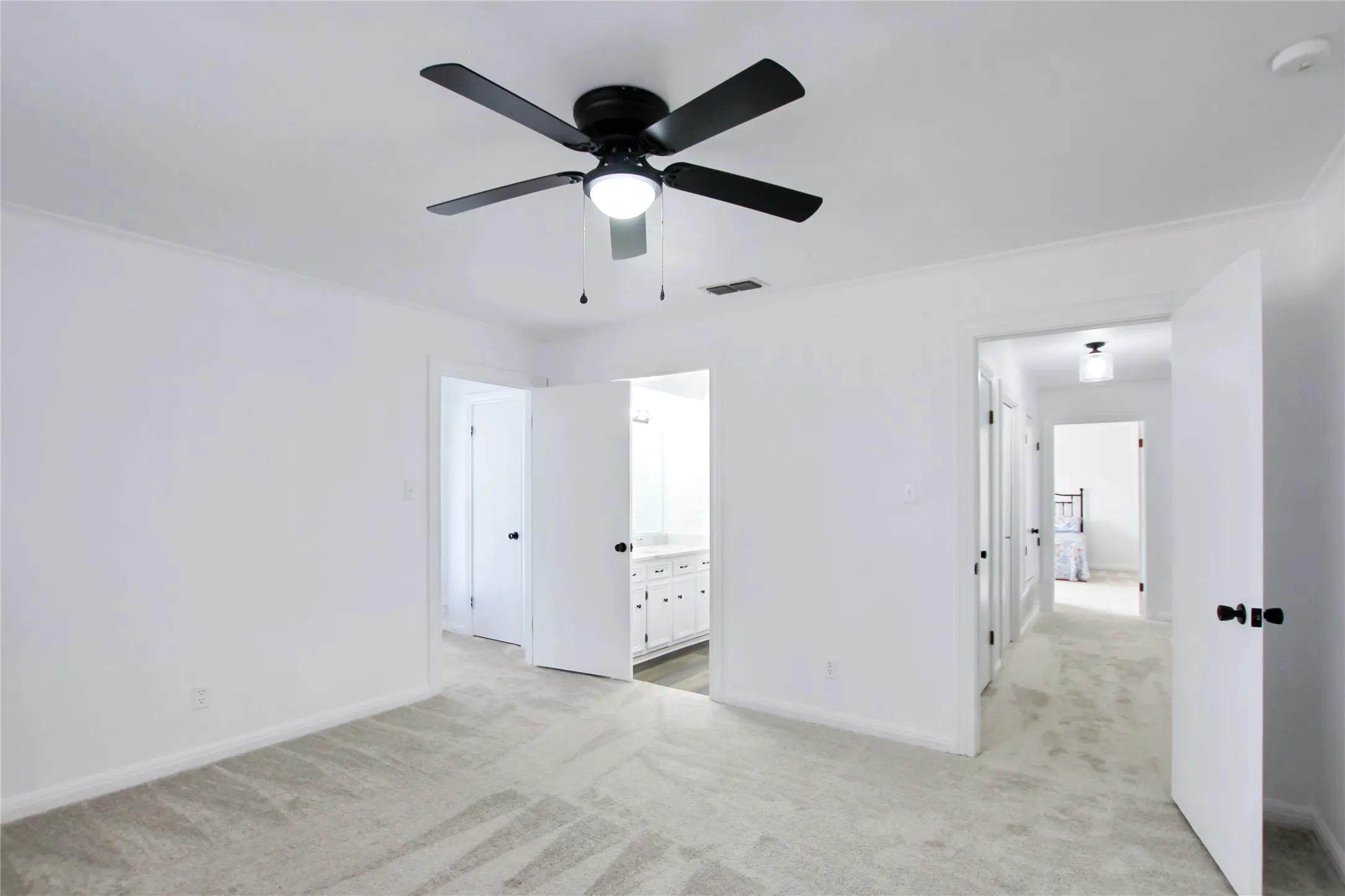 Single Family Residence For Sale in Cherokee County , 19413 US Highway 79 E, Jacksonville, Texas 75766, 5 Bedroom, 5 Bathroom, 3 Garage spaces, 6,151 Sqft, built in 1976, mls#21318293, Real Estate Agent in Jacksonville, Homes For Sale in Cherokee county, Homes For Sale in Jacksonville, Realtor in Jacksonville Texas, Real Estate Brokerage Independent Realty Texas, Luminita Cordes Realtor