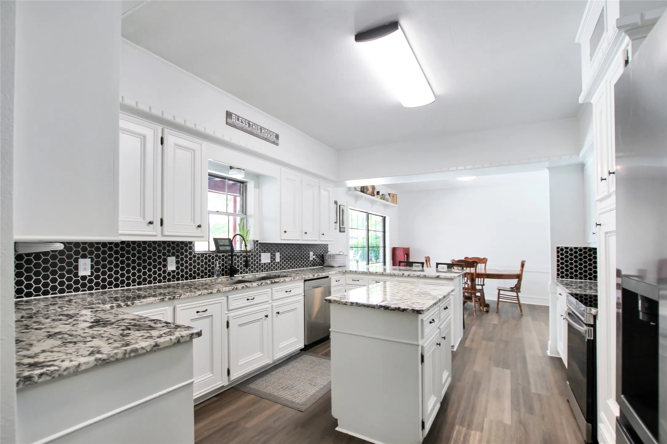 Single Family Residence For Sale in Cherokee County , 19413 US Highway 79 E, Jacksonville, Texas 75766, 5 Bedroom, 5 Bathroom, 3 Garage spaces, 6,151 Sqft, built in 1976, mls#21318293, Real Estate Agent in Jacksonville, Homes For Sale in Cherokee county, Homes For Sale in Jacksonville, Realtor in Jacksonville Texas, Real Estate Brokerage Independent Realty Texas, Luminita Cordes Realtor