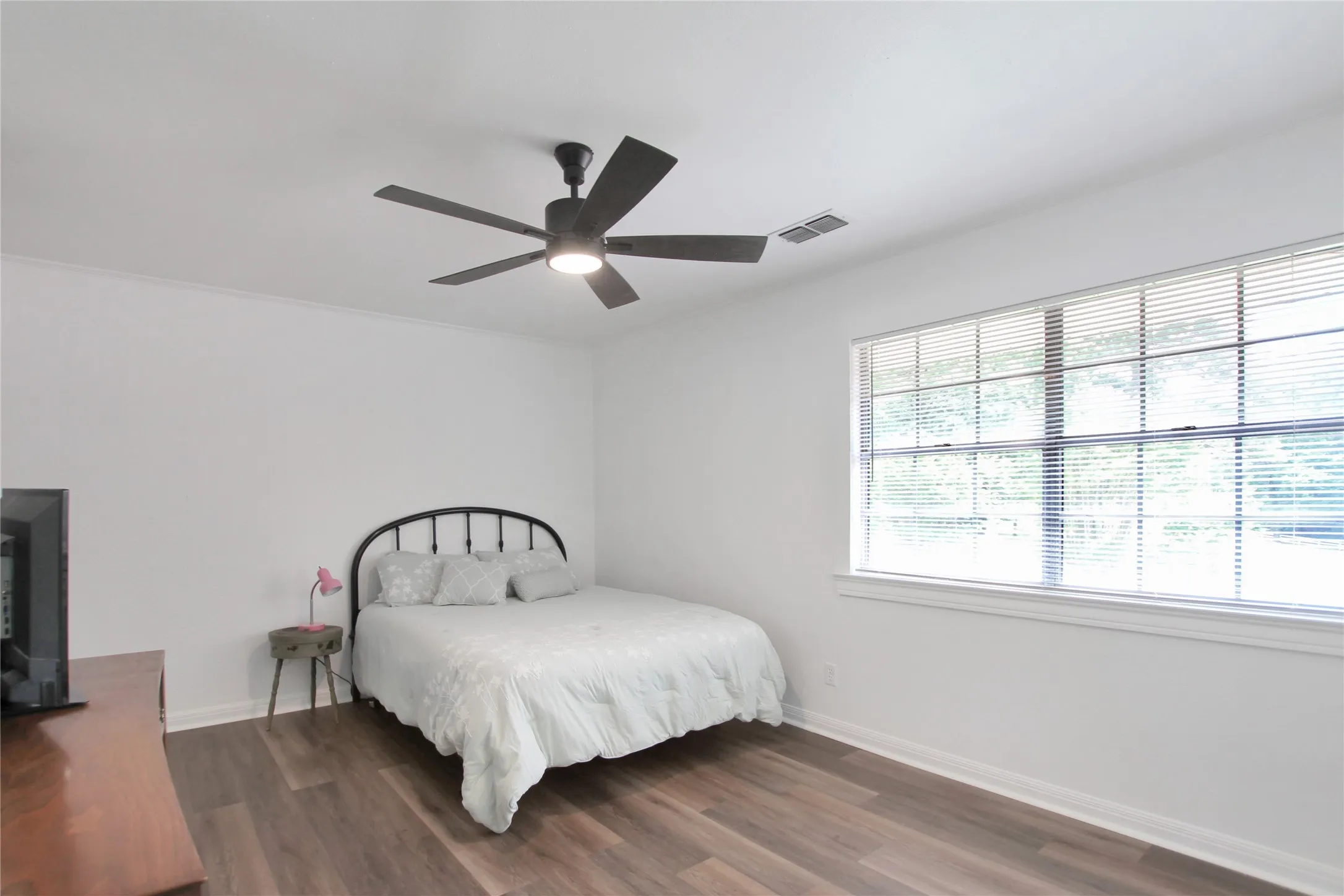 Single Family Residence For Sale in Cherokee County , 19413 US Highway 79 E, Jacksonville, Texas 75766, 5 Bedroom, 5 Bathroom, 3 Garage spaces, 6,151 Sqft, built in 1976, mls#21318293, Real Estate Agent in Jacksonville, Homes For Sale in Cherokee county, Homes For Sale in Jacksonville, Realtor in Jacksonville Texas, Real Estate Brokerage Independent Realty Texas, Luminita Cordes Realtor
