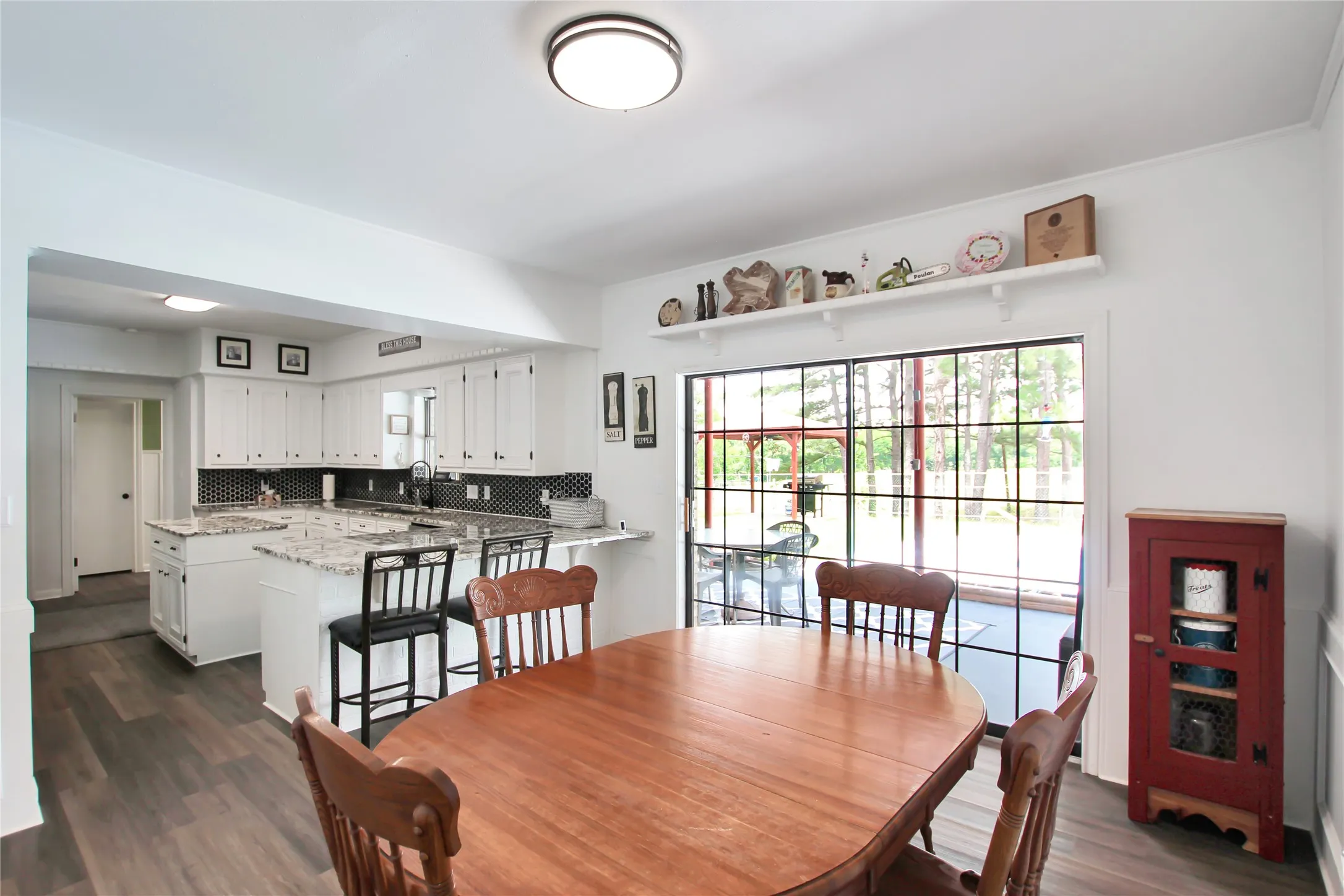 Single Family Residence For Sale in Cherokee County , 19413 US Highway 79 E, Jacksonville, Texas 75766, 5 Bedroom, 5 Bathroom, 3 Garage spaces, 6,151 Sqft, built in 1976, mls#21318293, Real Estate Agent in Jacksonville, Homes For Sale in Cherokee county, Homes For Sale in Jacksonville, Realtor in Jacksonville Texas, Real Estate Brokerage Independent Realty Texas, Luminita Cordes Realtor