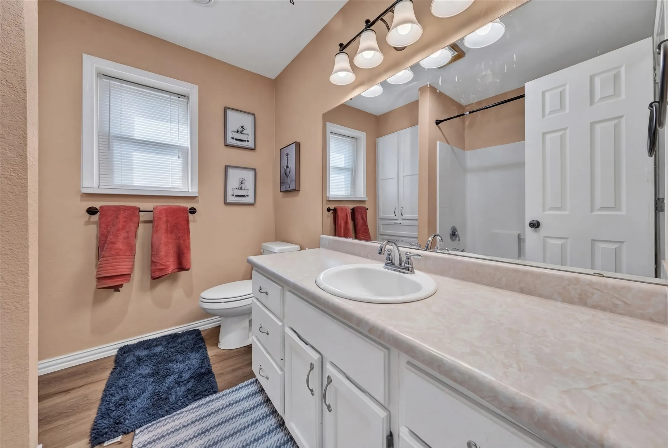Single Family Residence For Sale in Johnson County , 311 Shady Oak Road, Keene, Texas 76059, 4 Bedroom, 3 Bathroom, 2 Garage spaces, 2,447 Sqft, built in 1978, mls#21309237, Real Estate Agent in Keene, Homes For Sale in Johnson county, Homes For Sale in Keene, Realtor in Keene Texas, Real Estate Brokerage Independent Realty Texas, Luminita Cordes Realtor