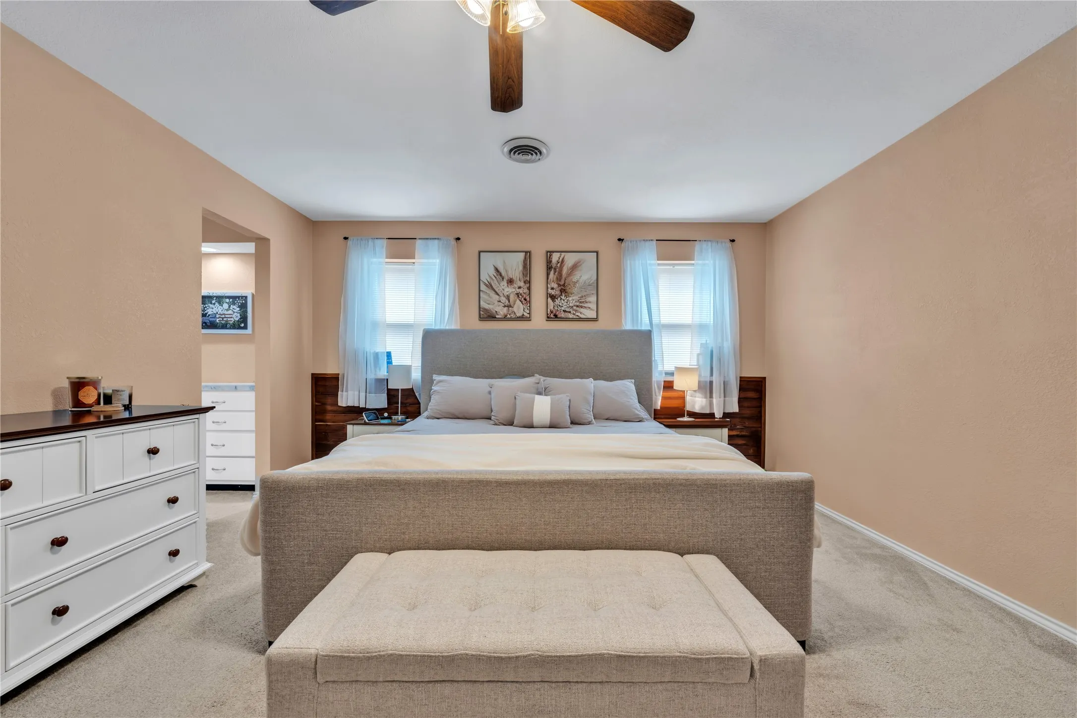 Single Family Residence For Sale in Johnson County , 311 Shady Oak Road, Keene, Texas 76059, 4 Bedroom, 3 Bathroom, 2 Garage spaces, 2,447 Sqft, built in 1978, mls#21309237, Real Estate Agent in Keene, Homes For Sale in Johnson county, Homes For Sale in Keene, Realtor in Keene Texas, Real Estate Brokerage Independent Realty Texas, Luminita Cordes Realtor