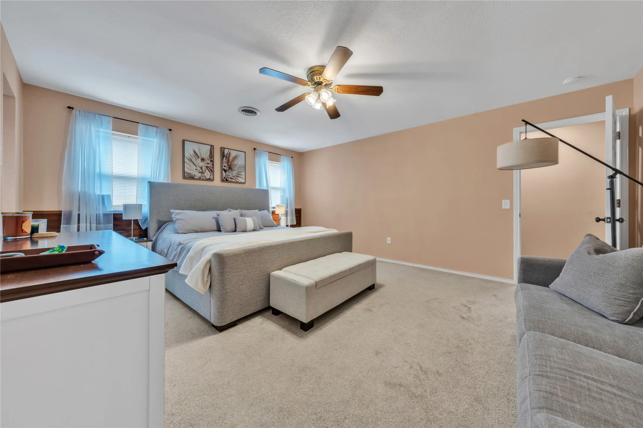 Single Family Residence For Sale in Johnson County , 311 Shady Oak Road, Keene, Texas 76059, 4 Bedroom, 3 Bathroom, 2 Garage spaces, 2,447 Sqft, built in 1978, mls#21309237, Real Estate Agent in Keene, Homes For Sale in Johnson county, Homes For Sale in Keene, Realtor in Keene Texas, Real Estate Brokerage Independent Realty Texas, Luminita Cordes Realtor