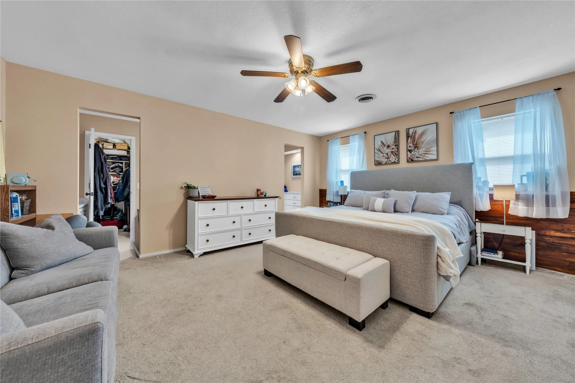 Single Family Residence For Sale in Johnson County , 311 Shady Oak Road, Keene, Texas 76059, 4 Bedroom, 3 Bathroom, 2 Garage spaces, 2,447 Sqft, built in 1978, mls#21309237, Real Estate Agent in Keene, Homes For Sale in Johnson county, Homes For Sale in Keene, Realtor in Keene Texas, Real Estate Brokerage Independent Realty Texas, Luminita Cordes Realtor