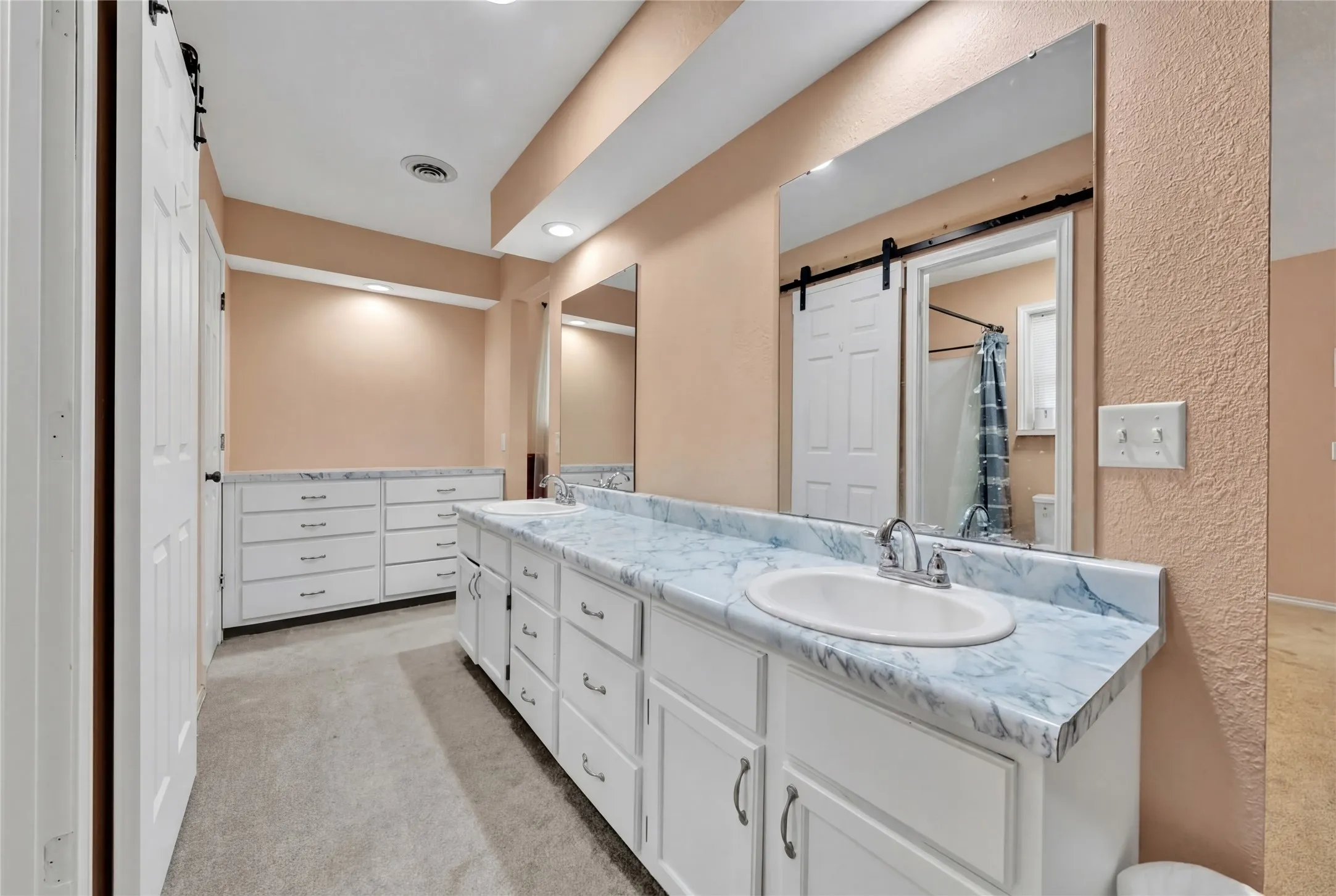 Single Family Residence For Sale in Johnson County , 311 Shady Oak Road, Keene, Texas 76059, 4 Bedroom, 3 Bathroom, 2 Garage spaces, 2,447 Sqft, built in 1978, mls#21309237, Real Estate Agent in Keene, Homes For Sale in Johnson county, Homes For Sale in Keene, Realtor in Keene Texas, Real Estate Brokerage Independent Realty Texas, Luminita Cordes Realtor