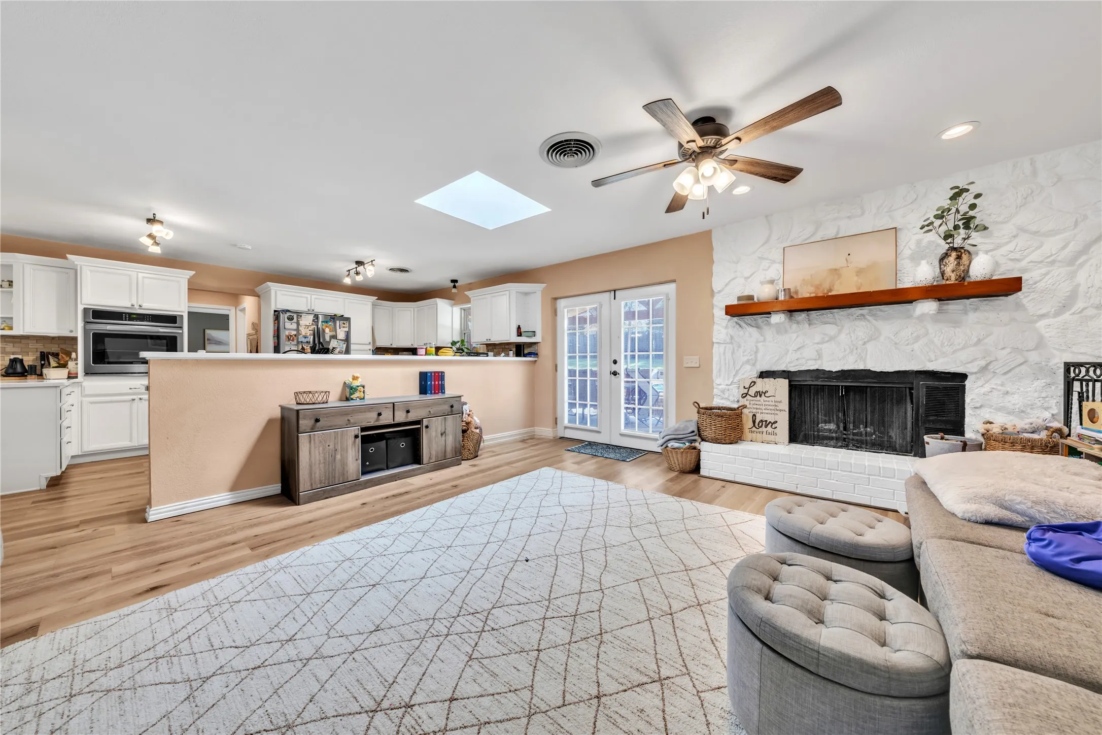 Single Family Residence For Sale in Johnson County , 311 Shady Oak Road, Keene, Texas 76059, 4 Bedroom, 3 Bathroom, 2 Garage spaces, 2,447 Sqft, built in 1978, mls#21309237, Real Estate Agent in Keene, Homes For Sale in Johnson county, Homes For Sale in Keene, Realtor in Keene Texas, Real Estate Brokerage Independent Realty Texas, Luminita Cordes Realtor