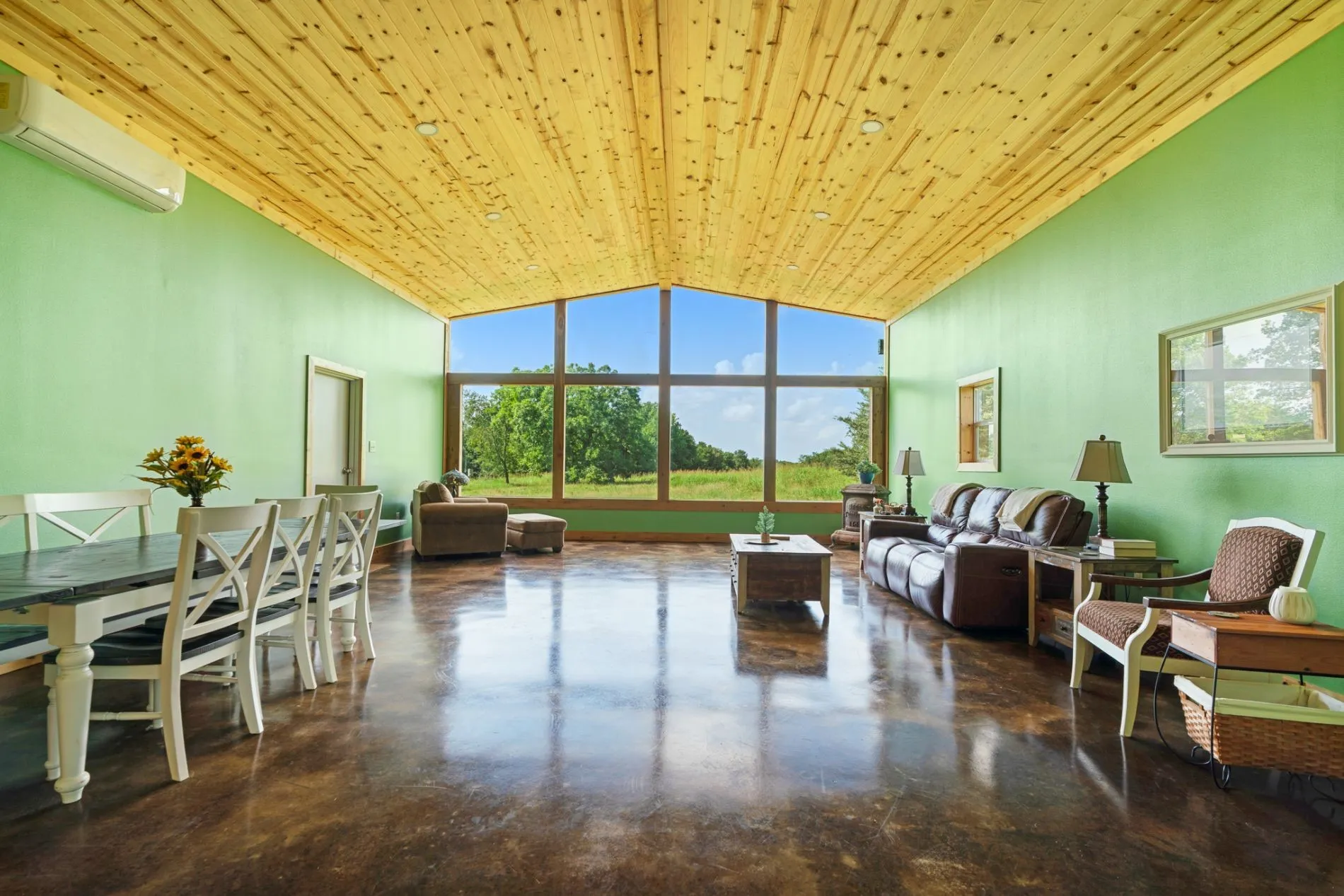 Farm For Sale in Fannin County , 1101 County Road 2810, Honey Grove, Texas 75446, 3 Bedroom, 3 Bathroom, Garage spaces, 2,060 Sqft, built in 2007, mls#21317071, Real Estate Agent in Honey Grove, Homes For Sale in Fannin county, Homes For Sale in Honey Grove, Realtor in Honey Grove Texas, Real Estate Brokerage Independent Realty Texas, Luminita Cordes Realtor