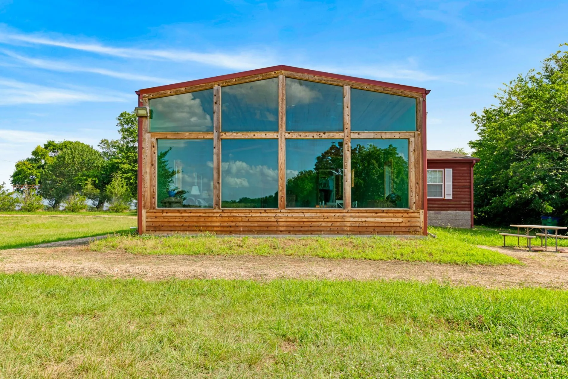 Farm For Sale in Fannin County , 1101 County Road 2810, Honey Grove, Texas 75446, 3 Bedroom, 3 Bathroom, Garage spaces, 2,060 Sqft, built in 2007, mls#21317071, Real Estate Agent in Honey Grove, Homes For Sale in Fannin county, Homes For Sale in Honey Grove, Realtor in Honey Grove Texas, Real Estate Brokerage Independent Realty Texas, Luminita Cordes Realtor
