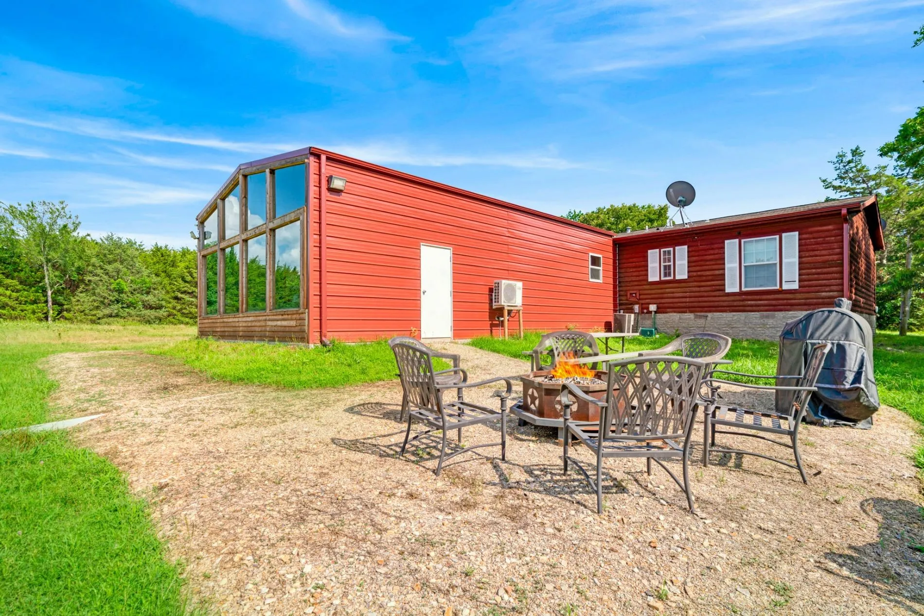 Farm For Sale in Fannin County , 1101 County Road 2810, Honey Grove, Texas 75446, 3 Bedroom, 3 Bathroom, Garage spaces, 2,060 Sqft, built in 2007, mls#21317071, Real Estate Agent in Honey Grove, Homes For Sale in Fannin county, Homes For Sale in Honey Grove, Realtor in Honey Grove Texas, Real Estate Brokerage Independent Realty Texas, Luminita Cordes Realtor