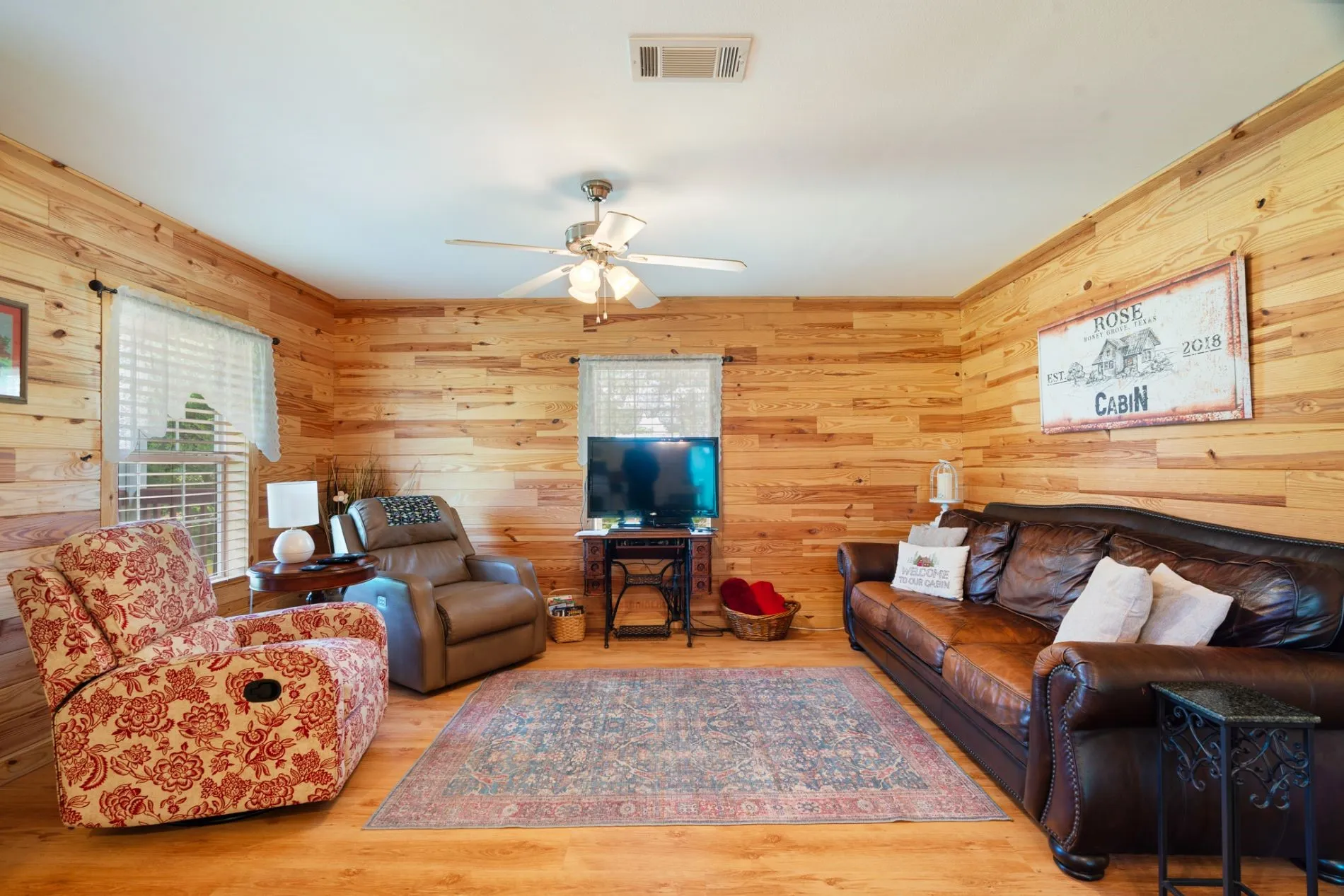 Farm For Sale in Fannin County , 1101 County Road 2810, Honey Grove, Texas 75446, 3 Bedroom, 3 Bathroom, Garage spaces, 2,060 Sqft, built in 2007, mls#21317071, Real Estate Agent in Honey Grove, Homes For Sale in Fannin county, Homes For Sale in Honey Grove, Realtor in Honey Grove Texas, Real Estate Brokerage Independent Realty Texas, Luminita Cordes Realtor