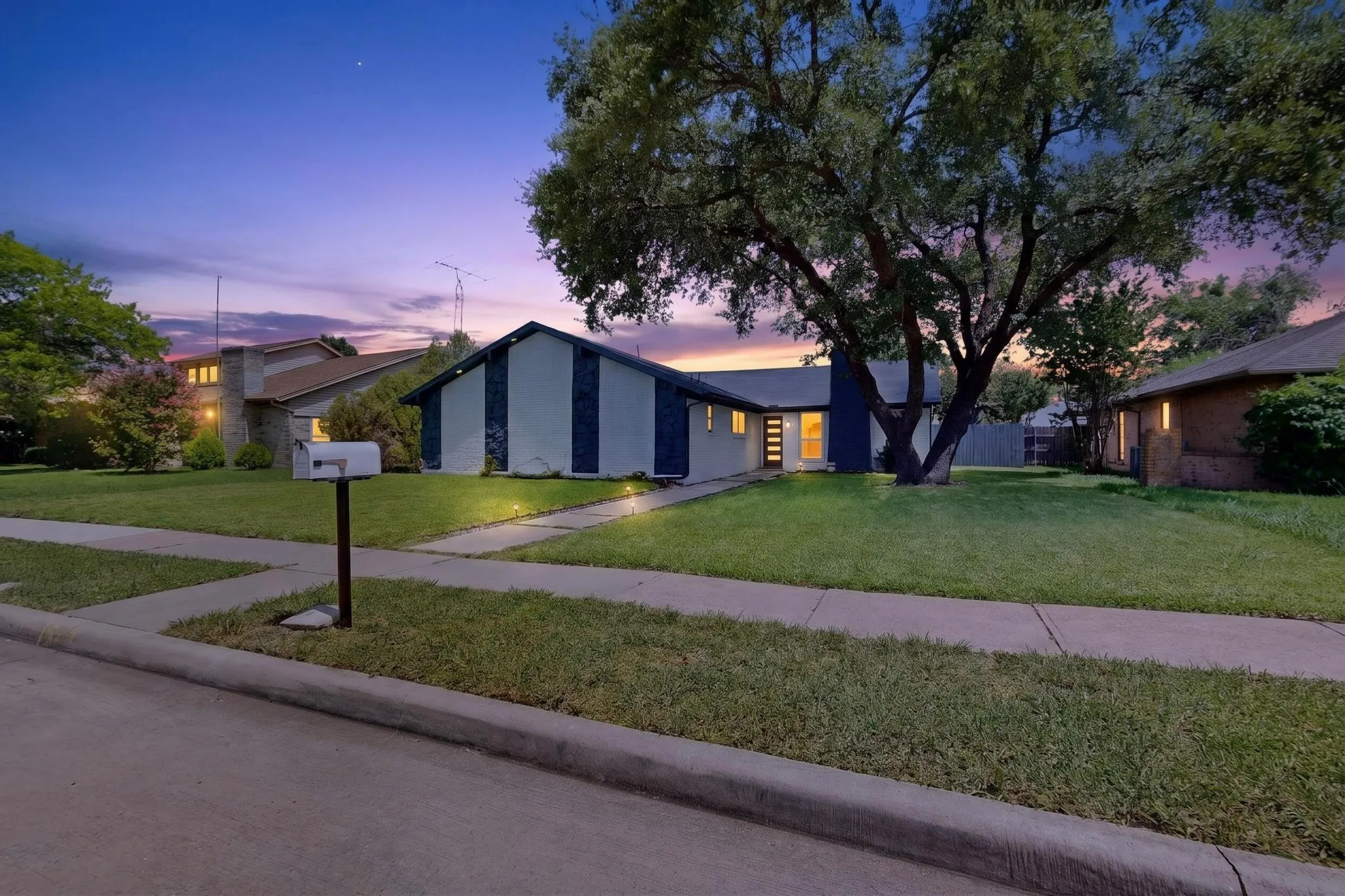 Single Family Residence For Rent in Dallas County , 1807 Auburn Drive, Richardson, Texas 75081, 4 Bedrooms, 2 Bathrooms, 2 Garage spaces, 2,316 Sqft, built in 1974, Price $2,800, mls#21315695, Real Estate Agent in Richardson, Homes For Rent in Dallas county, Homes For Rent in Richardson, Realtor in Richardson Texas, Real Estate Brokerage Independent Realty Texas, Luminita Cordes Realtor
