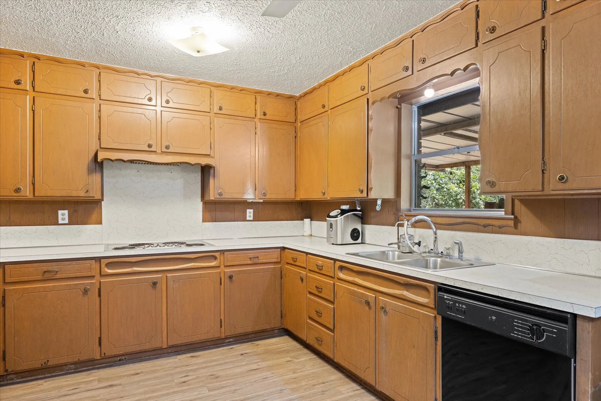 Single Family Residence For Sale in Erath County , 575 N Charlotte Avenue, Stephenville, Texas 76401, 4 Bedroom, 2 Bathroom, Garage spaces, 2,156 Sqft, built in 1965, mls#21317760, Real Estate Agent in Stephenville, Homes For Sale in Erath county, Homes For Sale in Stephenville, Realtor in Stephenville Texas, Real Estate Brokerage Independent Realty Texas, Luminita Cordes Realtor