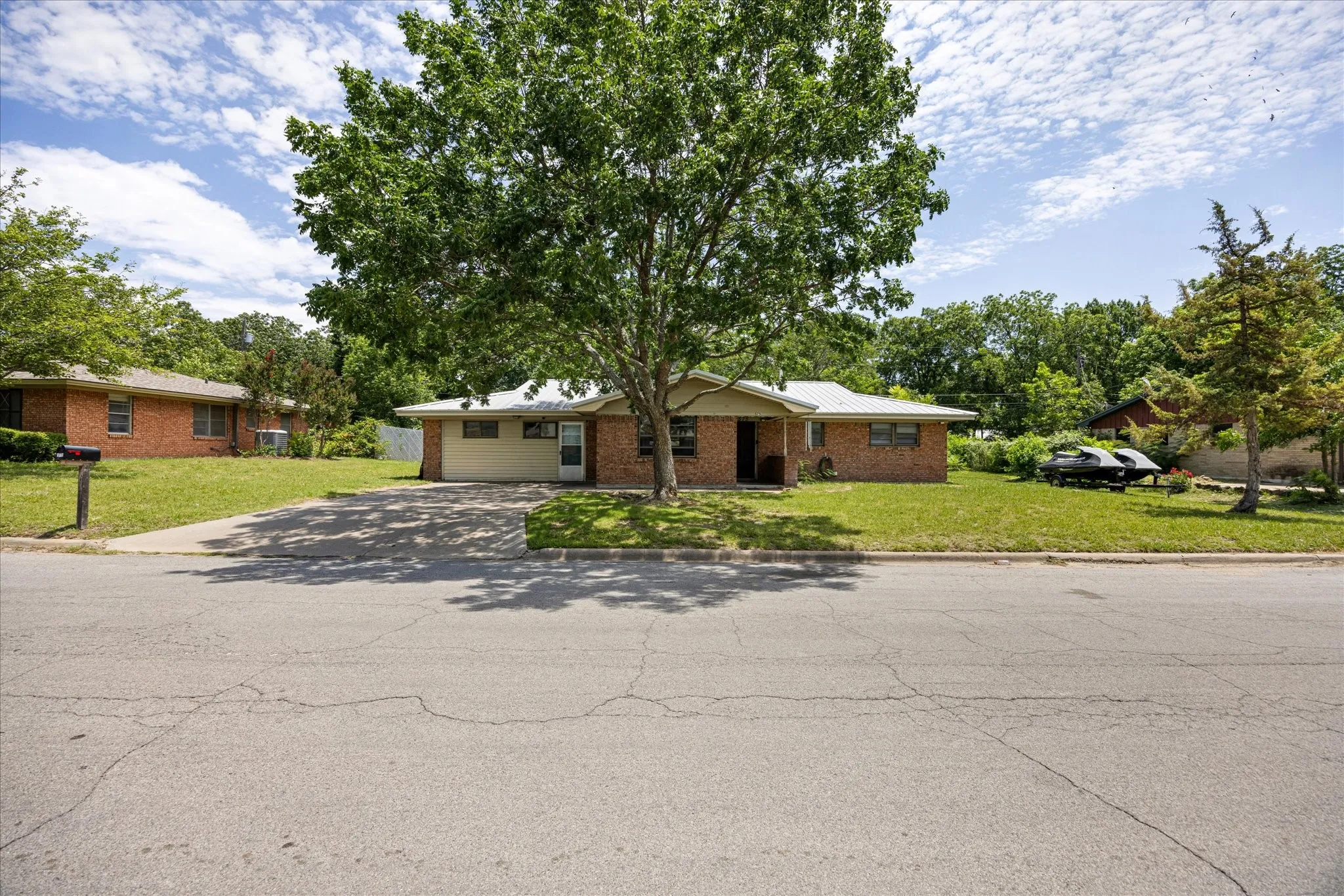Single Family Residence For Sale in Erath County , 575 N Charlotte Avenue, Stephenville, Texas 76401, 4 Bedroom, 2 Bathroom, Garage spaces, 2,156 Sqft, built in 1965, mls#21317760, Real Estate Agent in Stephenville, Homes For Sale in Erath county, Homes For Sale in Stephenville, Realtor in Stephenville Texas, Real Estate Brokerage Independent Realty Texas, Luminita Cordes Realtor
