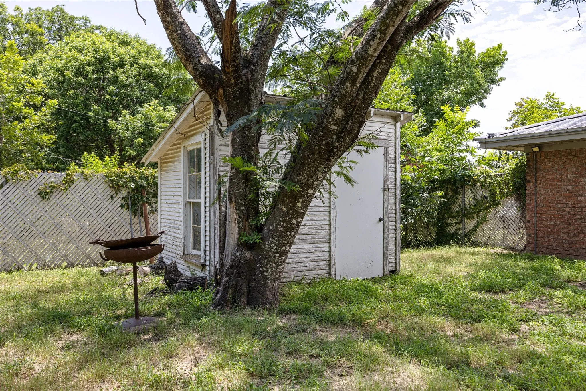Single Family Residence For Sale in Erath County , 575 N Charlotte Avenue, Stephenville, Texas 76401, 4 Bedroom, 2 Bathroom, Garage spaces, 2,156 Sqft, built in 1965, mls#21317760, Real Estate Agent in Stephenville, Homes For Sale in Erath county, Homes For Sale in Stephenville, Realtor in Stephenville Texas, Real Estate Brokerage Independent Realty Texas, Luminita Cordes Realtor