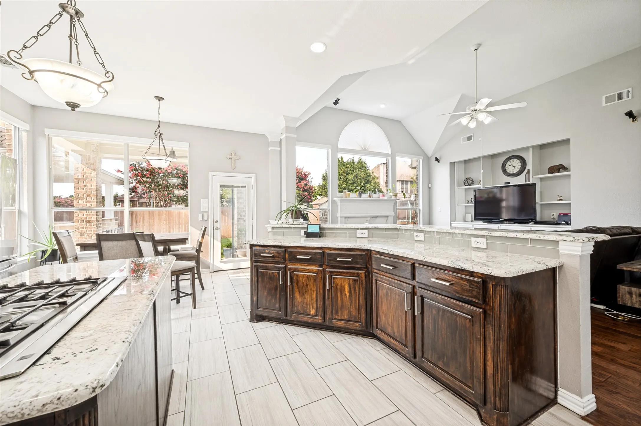 Single Family Residence For Sale in Denton County , 1700 Coyote Ridge, Carrollton, Texas 75010, 5 Bedroom, 4 Bathroom, 3 Garage spaces, 3,260 Sqft, built in 2001, mls#21316884, Real Estate Agent in Carrollton, Homes For Sale in Denton county, Homes For Sale in Carrollton, Realtor in Carrollton Texas, Real Estate Brokerage Independent Realty Texas, Luminita Cordes Realtor