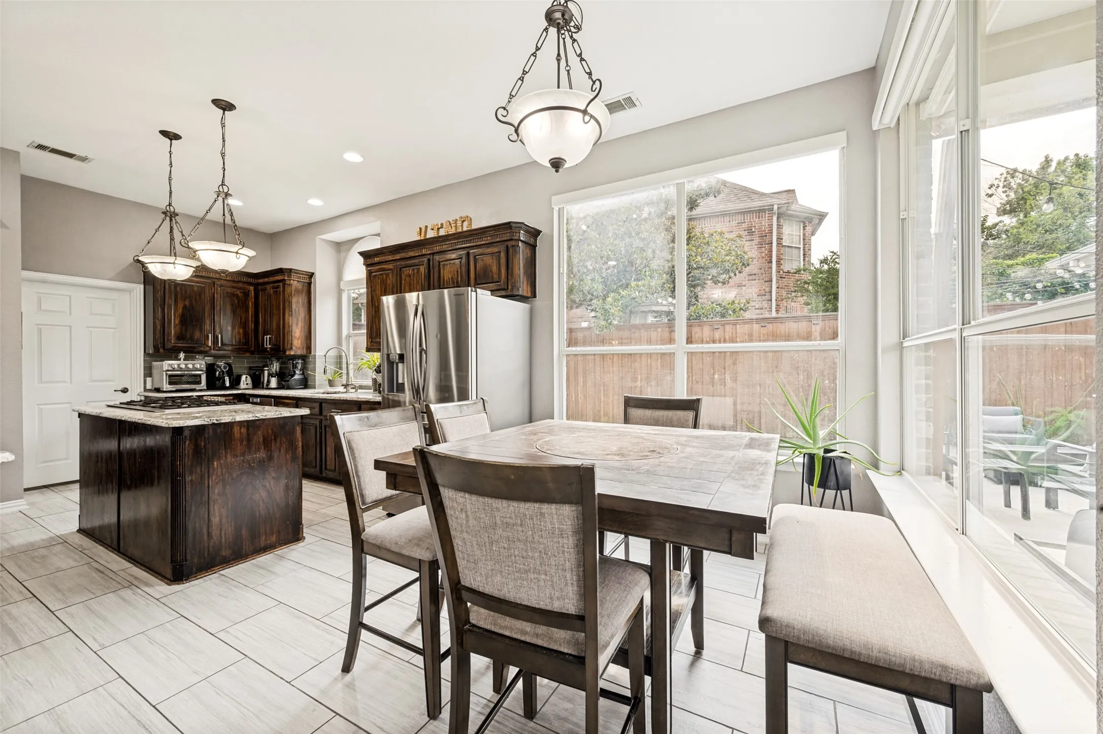 Single Family Residence For Sale in Denton County , 1700 Coyote Ridge, Carrollton, Texas 75010, 5 Bedroom, 4 Bathroom, 3 Garage spaces, 3,260 Sqft, built in 2001, mls#21316884, Real Estate Agent in Carrollton, Homes For Sale in Denton county, Homes For Sale in Carrollton, Realtor in Carrollton Texas, Real Estate Brokerage Independent Realty Texas, Luminita Cordes Realtor