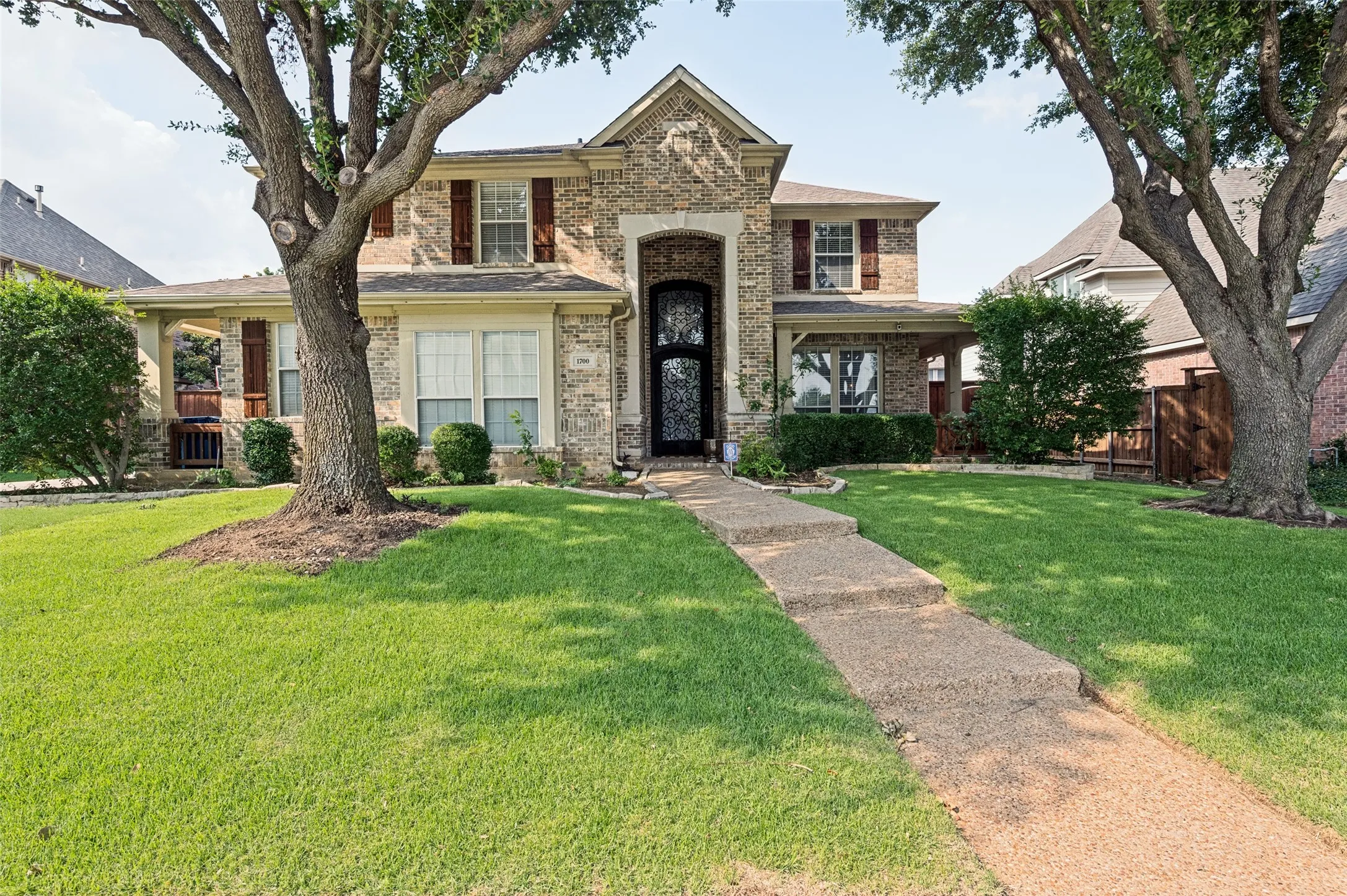 Single Family Residence For Sale in Denton County , 1700 Coyote Ridge, Carrollton, Texas 75010, 5 Bedroom, 4 Bathroom, 3 Garage spaces, 3,260 Sqft, built in 2001, mls#21316884, Real Estate Agent in Carrollton, Homes For Sale in Denton county, Homes For Sale in Carrollton, Realtor in Carrollton Texas, Real Estate Brokerage Independent Realty Texas, Luminita Cordes Realtor