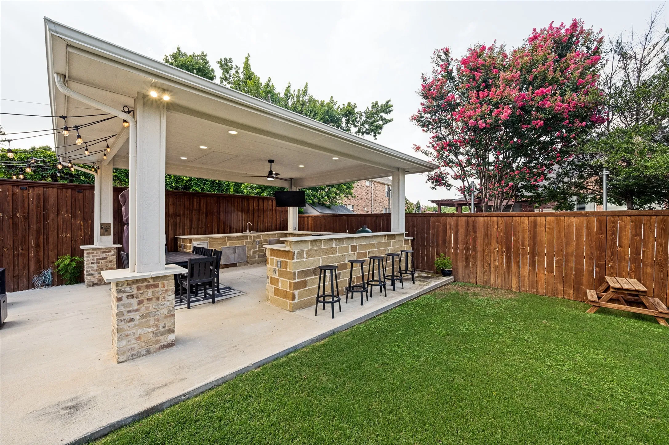 Single Family Residence For Sale in Denton County , 1700 Coyote Ridge, Carrollton, Texas 75010, 5 Bedroom, 4 Bathroom, 3 Garage spaces, 3,260 Sqft, built in 2001, mls#21316884, Real Estate Agent in Carrollton, Homes For Sale in Denton county, Homes For Sale in Carrollton, Realtor in Carrollton Texas, Real Estate Brokerage Independent Realty Texas, Luminita Cordes Realtor