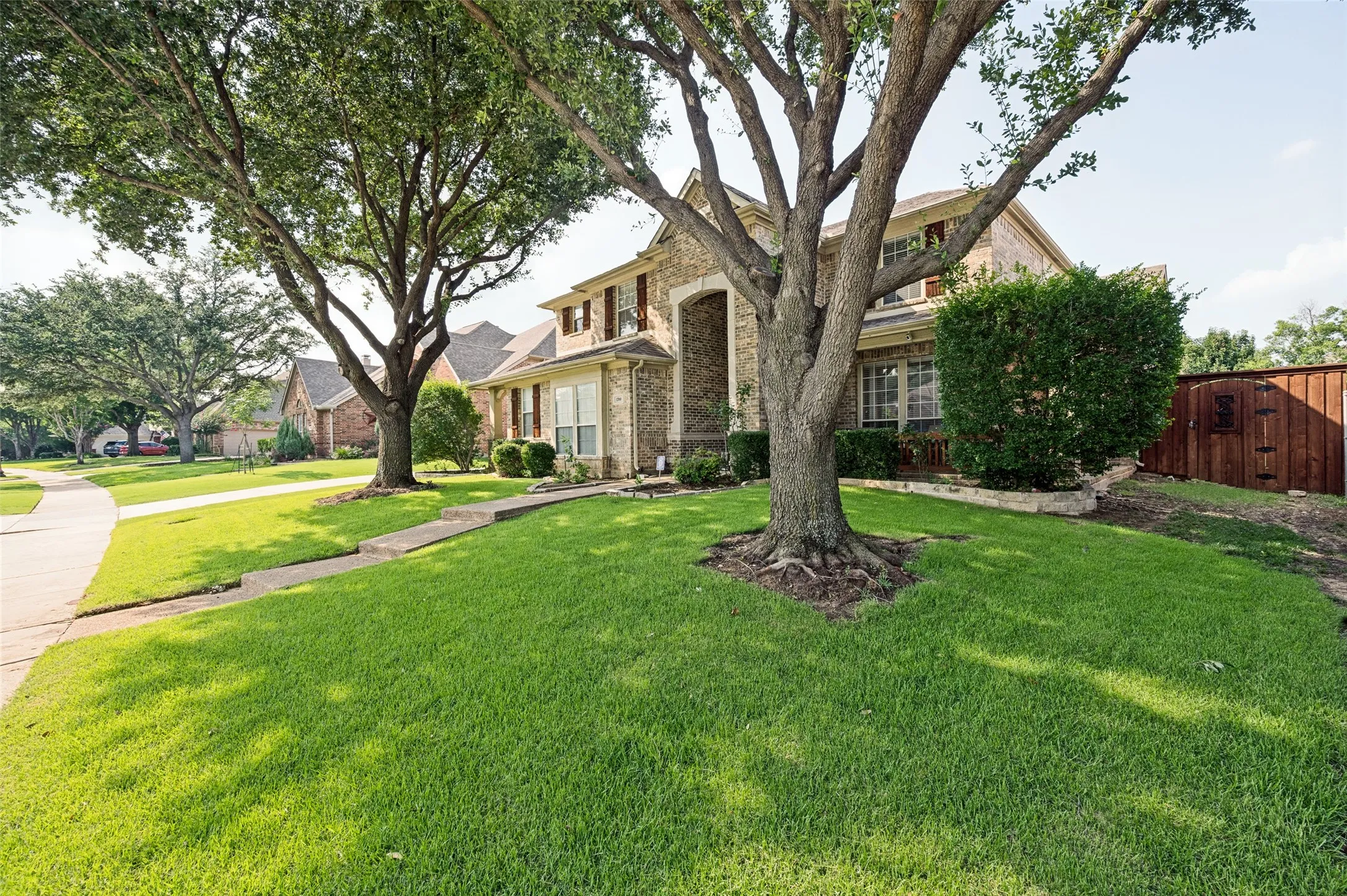 Single Family Residence For Sale in Denton County , 1700 Coyote Ridge, Carrollton, Texas 75010, 5 Bedroom, 4 Bathroom, 3 Garage spaces, 3,260 Sqft, built in 2001, mls#21316884, Real Estate Agent in Carrollton, Homes For Sale in Denton county, Homes For Sale in Carrollton, Realtor in Carrollton Texas, Real Estate Brokerage Independent Realty Texas, Luminita Cordes Realtor