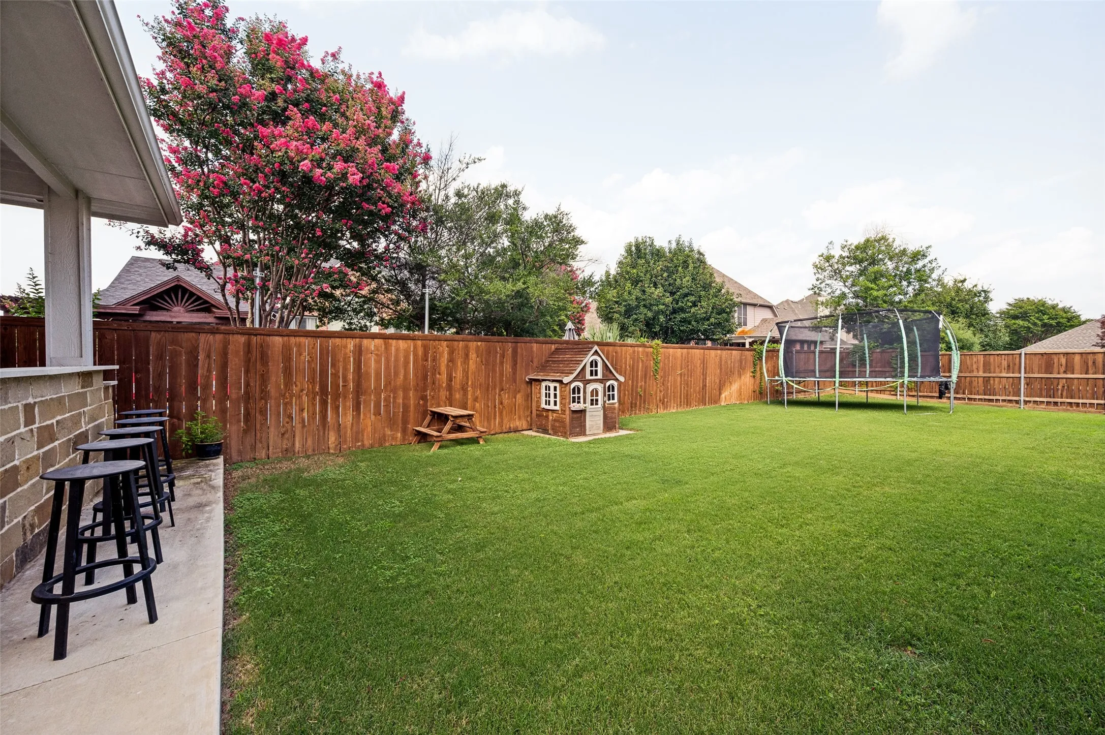 Single Family Residence For Sale in Denton County , 1700 Coyote Ridge, Carrollton, Texas 75010, 5 Bedroom, 4 Bathroom, 3 Garage spaces, 3,260 Sqft, built in 2001, mls#21316884, Real Estate Agent in Carrollton, Homes For Sale in Denton county, Homes For Sale in Carrollton, Realtor in Carrollton Texas, Real Estate Brokerage Independent Realty Texas, Luminita Cordes Realtor