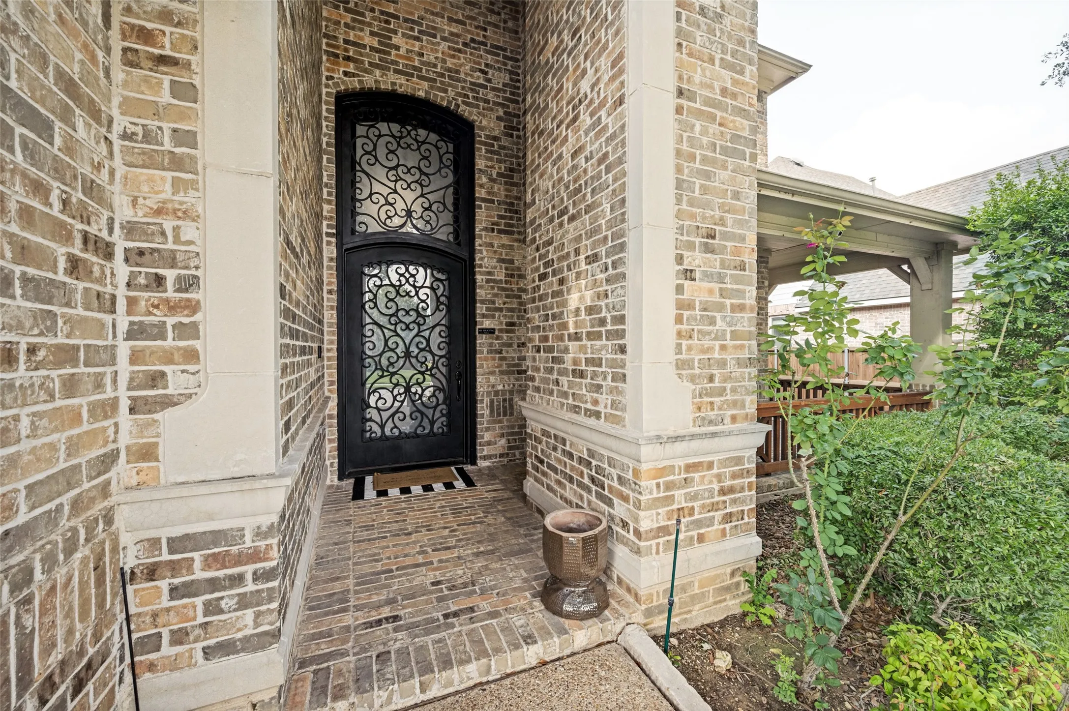 Single Family Residence For Sale in Denton County , 1700 Coyote Ridge, Carrollton, Texas 75010, 5 Bedroom, 4 Bathroom, 3 Garage spaces, 3,260 Sqft, built in 2001, mls#21316884, Real Estate Agent in Carrollton, Homes For Sale in Denton county, Homes For Sale in Carrollton, Realtor in Carrollton Texas, Real Estate Brokerage Independent Realty Texas, Luminita Cordes Realtor