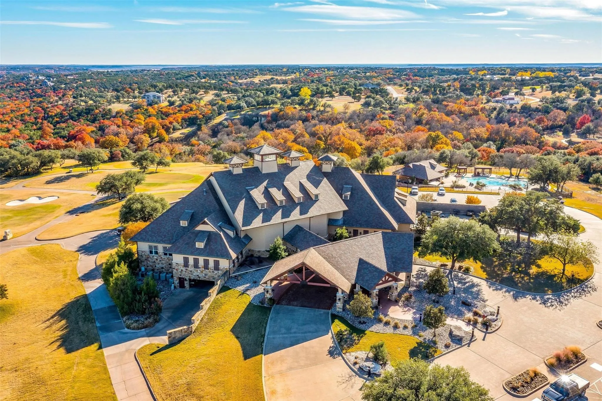 Beautiful clubhouse with on site restaurant and bar and Pro Shop.