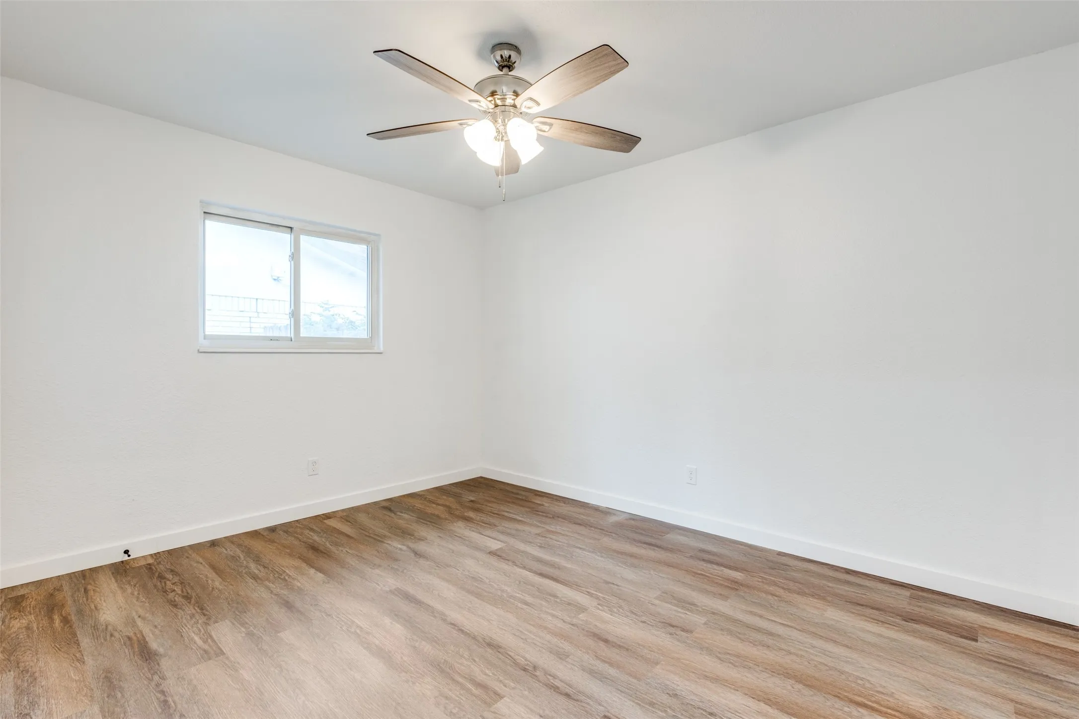 Single Family Residence For Sale in Dallas County , 8507 Baumgarten Drive, Dallas, Texas 75228, 3 Bedroom, 2 Bathroom, 2 Garage spaces, 1,983 Sqft, built in 1975, mls#21318317, Real Estate Agent in Dallas, Homes For Sale in Dallas county, Homes For Sale in Dallas, Realtor in Dallas Texas, Real Estate Brokerage Independent Realty Texas, Luminita Cordes Realtor