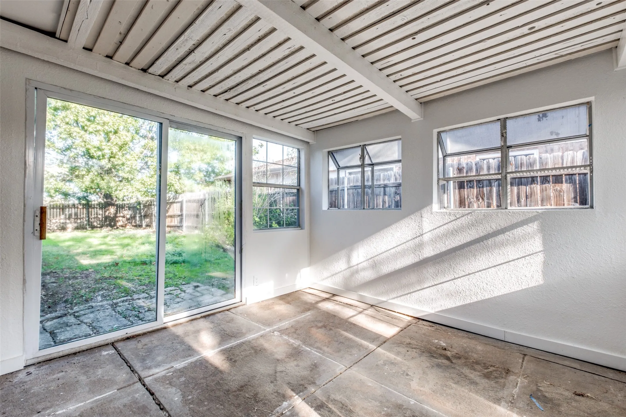 Single Family Residence For Sale in Dallas County , 8507 Baumgarten Drive, Dallas, Texas 75228, 3 Bedroom, 2 Bathroom, 2 Garage spaces, 1,983 Sqft, built in 1975, mls#21318317, Real Estate Agent in Dallas, Homes For Sale in Dallas county, Homes For Sale in Dallas, Realtor in Dallas Texas, Real Estate Brokerage Independent Realty Texas, Luminita Cordes Realtor