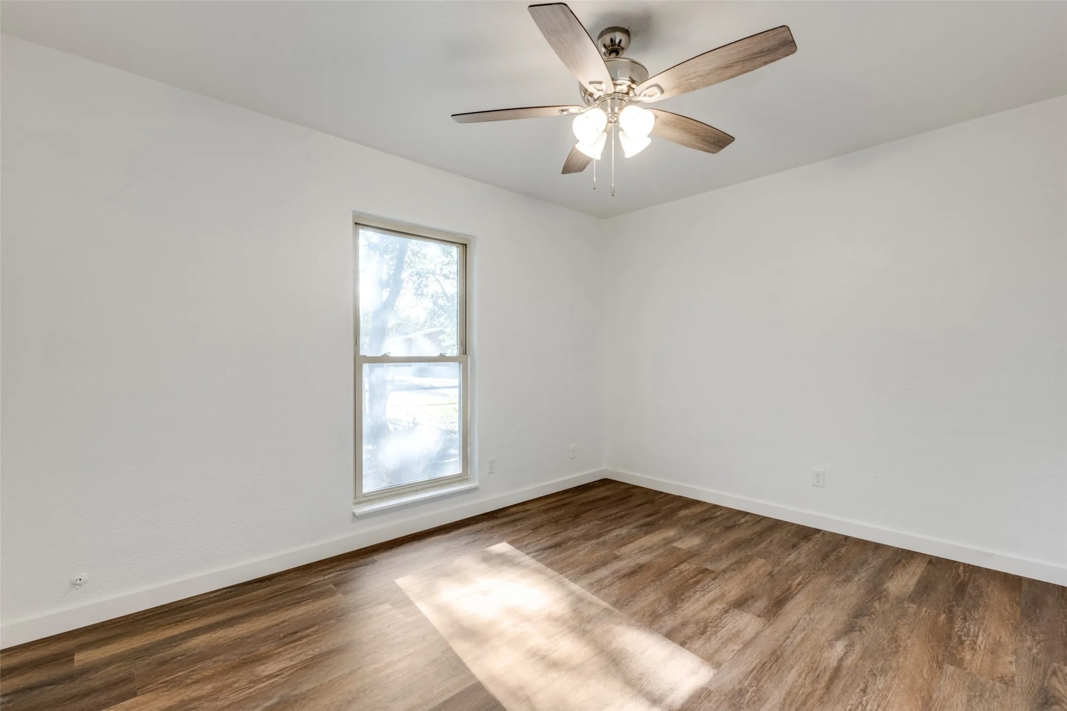 Single Family Residence For Sale in Dallas County , 8507 Baumgarten Drive, Dallas, Texas 75228, 3 Bedroom, 2 Bathroom, 2 Garage spaces, 1,983 Sqft, built in 1975, mls#21318317, Real Estate Agent in Dallas, Homes For Sale in Dallas county, Homes For Sale in Dallas, Realtor in Dallas Texas, Real Estate Brokerage Independent Realty Texas, Luminita Cordes Realtor