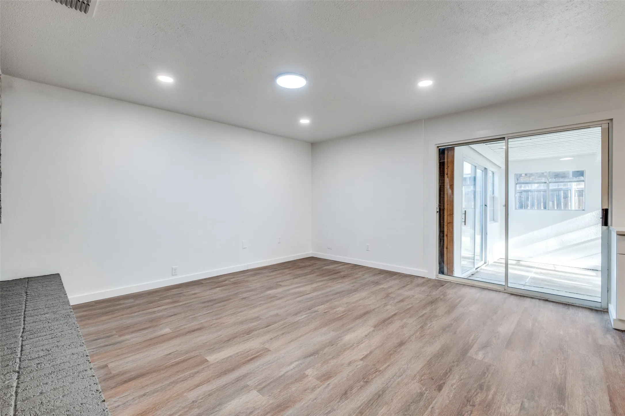Single Family Residence For Sale in Dallas County , 8507 Baumgarten Drive, Dallas, Texas 75228, 3 Bedroom, 2 Bathroom, 2 Garage spaces, 1,983 Sqft, built in 1975, mls#21318317, Real Estate Agent in Dallas, Homes For Sale in Dallas county, Homes For Sale in Dallas, Realtor in Dallas Texas, Real Estate Brokerage Independent Realty Texas, Luminita Cordes Realtor