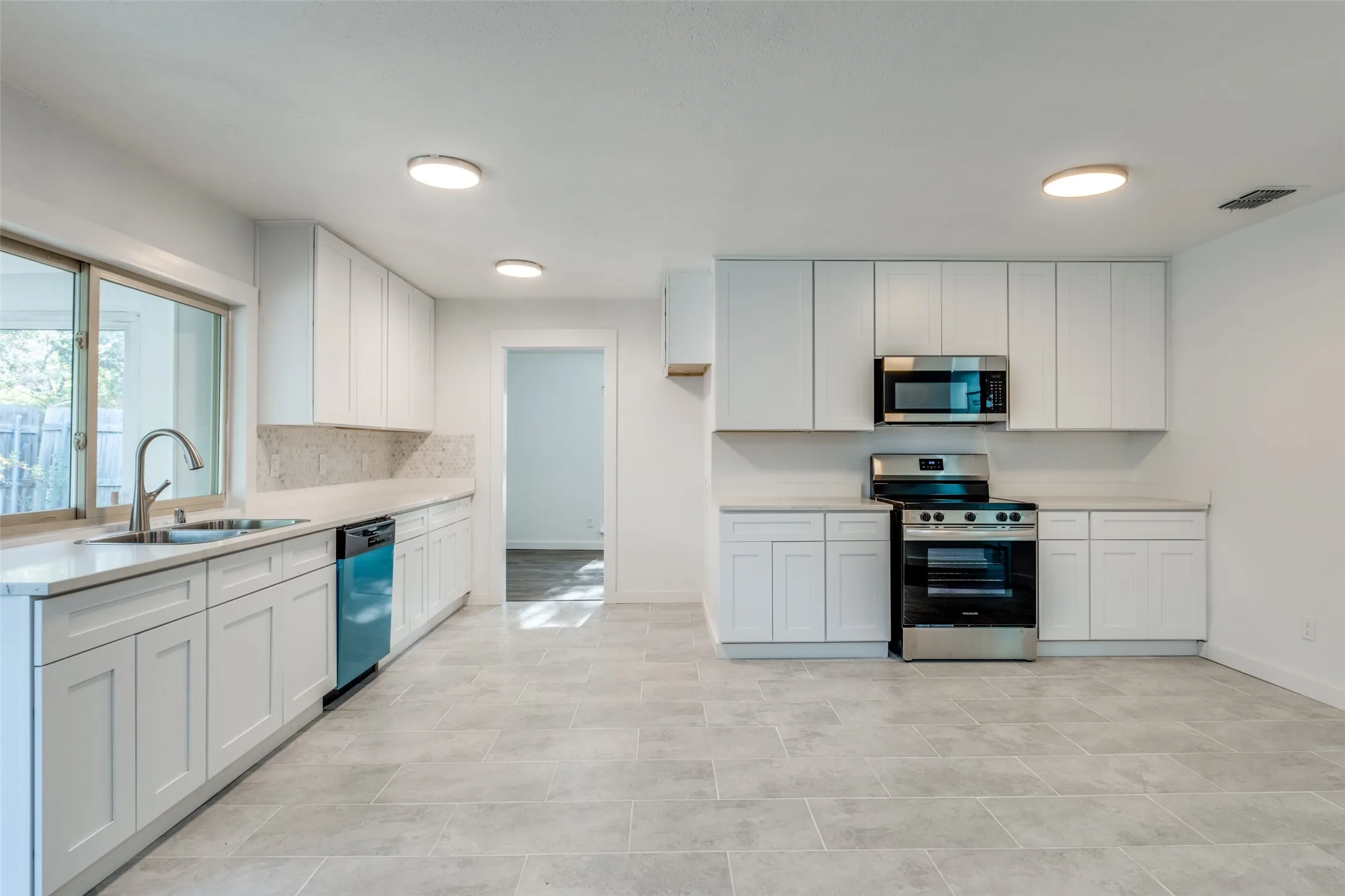 Single Family Residence For Sale in Dallas County , 8507 Baumgarten Drive, Dallas, Texas 75228, 3 Bedroom, 2 Bathroom, 2 Garage spaces, 1,983 Sqft, built in 1975, mls#21318317, Real Estate Agent in Dallas, Homes For Sale in Dallas county, Homes For Sale in Dallas, Realtor in Dallas Texas, Real Estate Brokerage Independent Realty Texas, Luminita Cordes Realtor