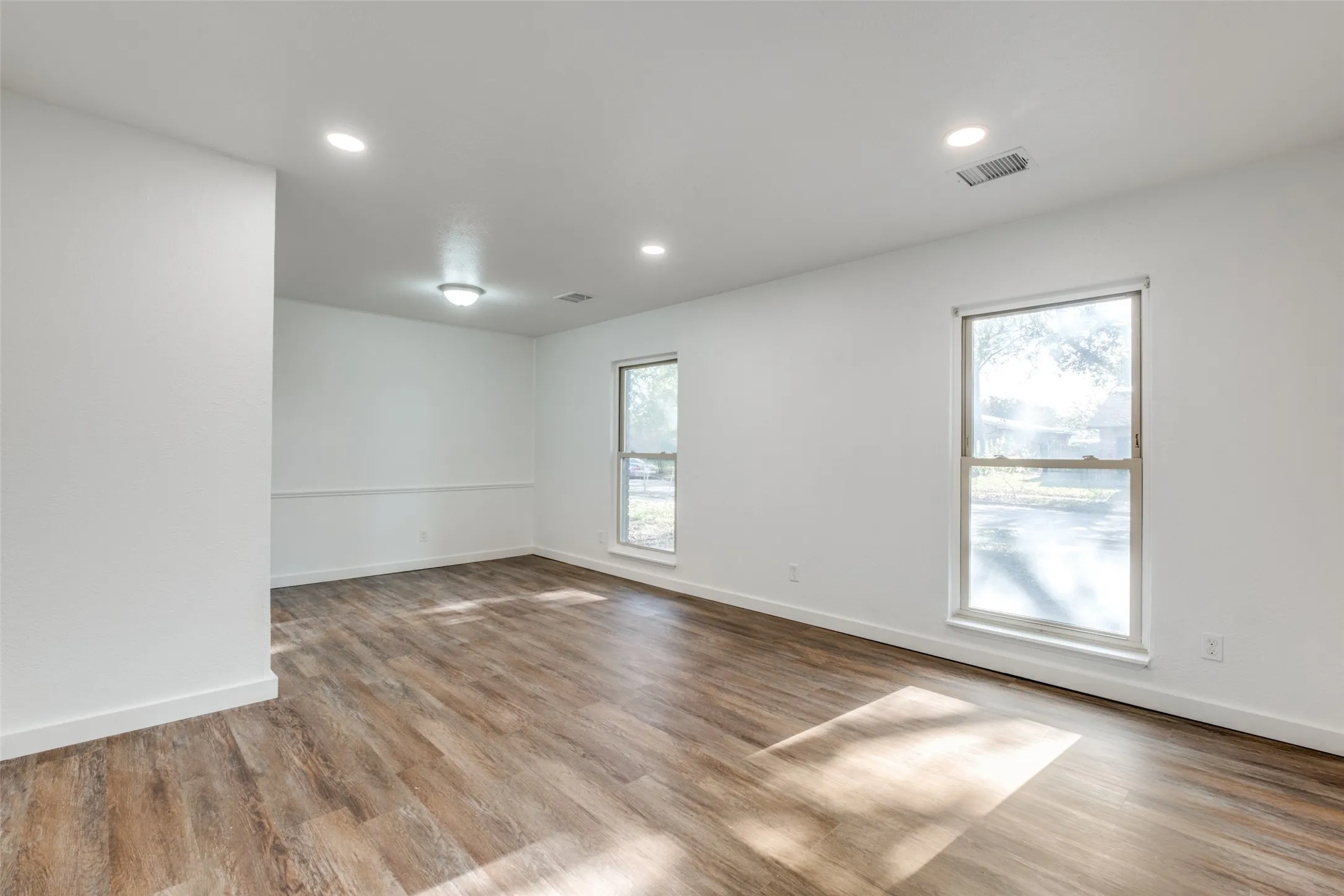 Single Family Residence For Sale in Dallas County , 8507 Baumgarten Drive, Dallas, Texas 75228, 3 Bedroom, 2 Bathroom, 2 Garage spaces, 1,983 Sqft, built in 1975, mls#21318317, Real Estate Agent in Dallas, Homes For Sale in Dallas county, Homes For Sale in Dallas, Realtor in Dallas Texas, Real Estate Brokerage Independent Realty Texas, Luminita Cordes Realtor