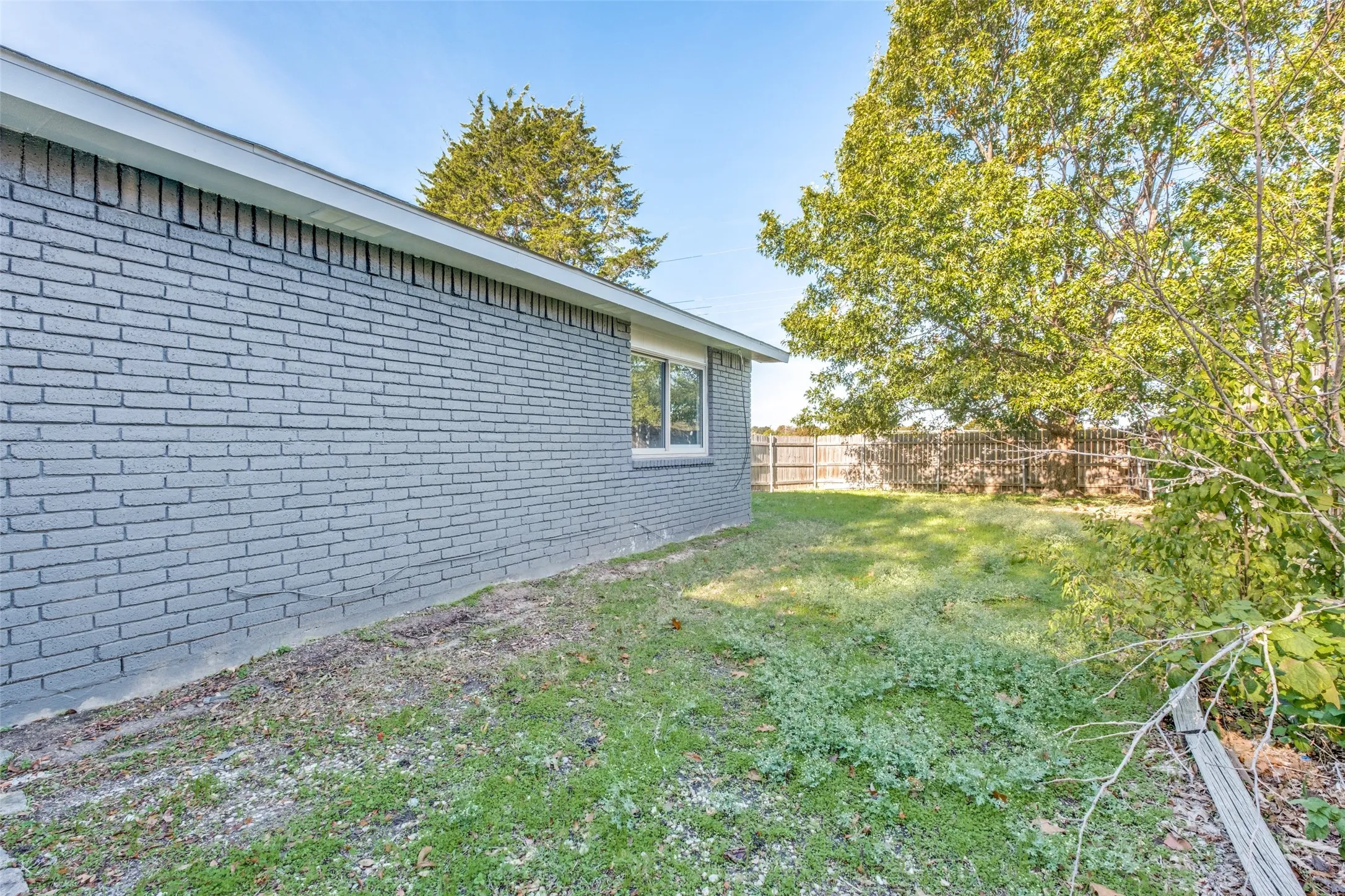Single Family Residence For Sale in Dallas County , 8507 Baumgarten Drive, Dallas, Texas 75228, 3 Bedroom, 2 Bathroom, 2 Garage spaces, 1,983 Sqft, built in 1975, mls#21318317, Real Estate Agent in Dallas, Homes For Sale in Dallas county, Homes For Sale in Dallas, Realtor in Dallas Texas, Real Estate Brokerage Independent Realty Texas, Luminita Cordes Realtor