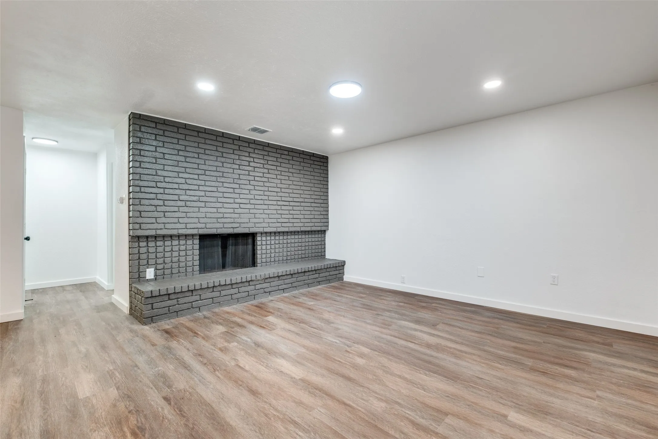 Single Family Residence For Sale in Dallas County , 8507 Baumgarten Drive, Dallas, Texas 75228, 3 Bedroom, 2 Bathroom, 2 Garage spaces, 1,983 Sqft, built in 1975, mls#21318317, Real Estate Agent in Dallas, Homes For Sale in Dallas county, Homes For Sale in Dallas, Realtor in Dallas Texas, Real Estate Brokerage Independent Realty Texas, Luminita Cordes Realtor