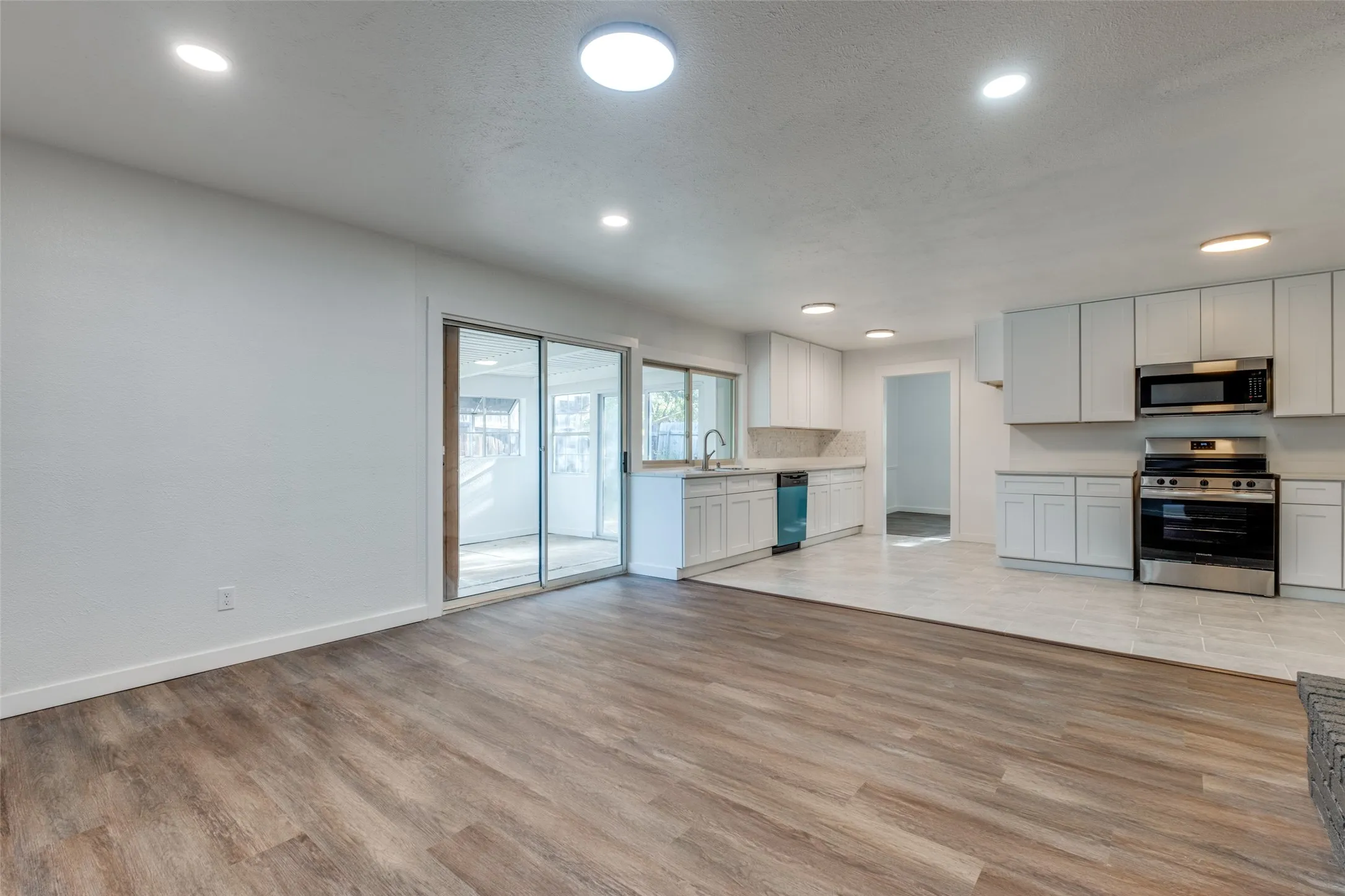 Single Family Residence For Sale in Dallas County , 8507 Baumgarten Drive, Dallas, Texas 75228, 3 Bedroom, 2 Bathroom, 2 Garage spaces, 1,983 Sqft, built in 1975, mls#21318317, Real Estate Agent in Dallas, Homes For Sale in Dallas county, Homes For Sale in Dallas, Realtor in Dallas Texas, Real Estate Brokerage Independent Realty Texas, Luminita Cordes Realtor