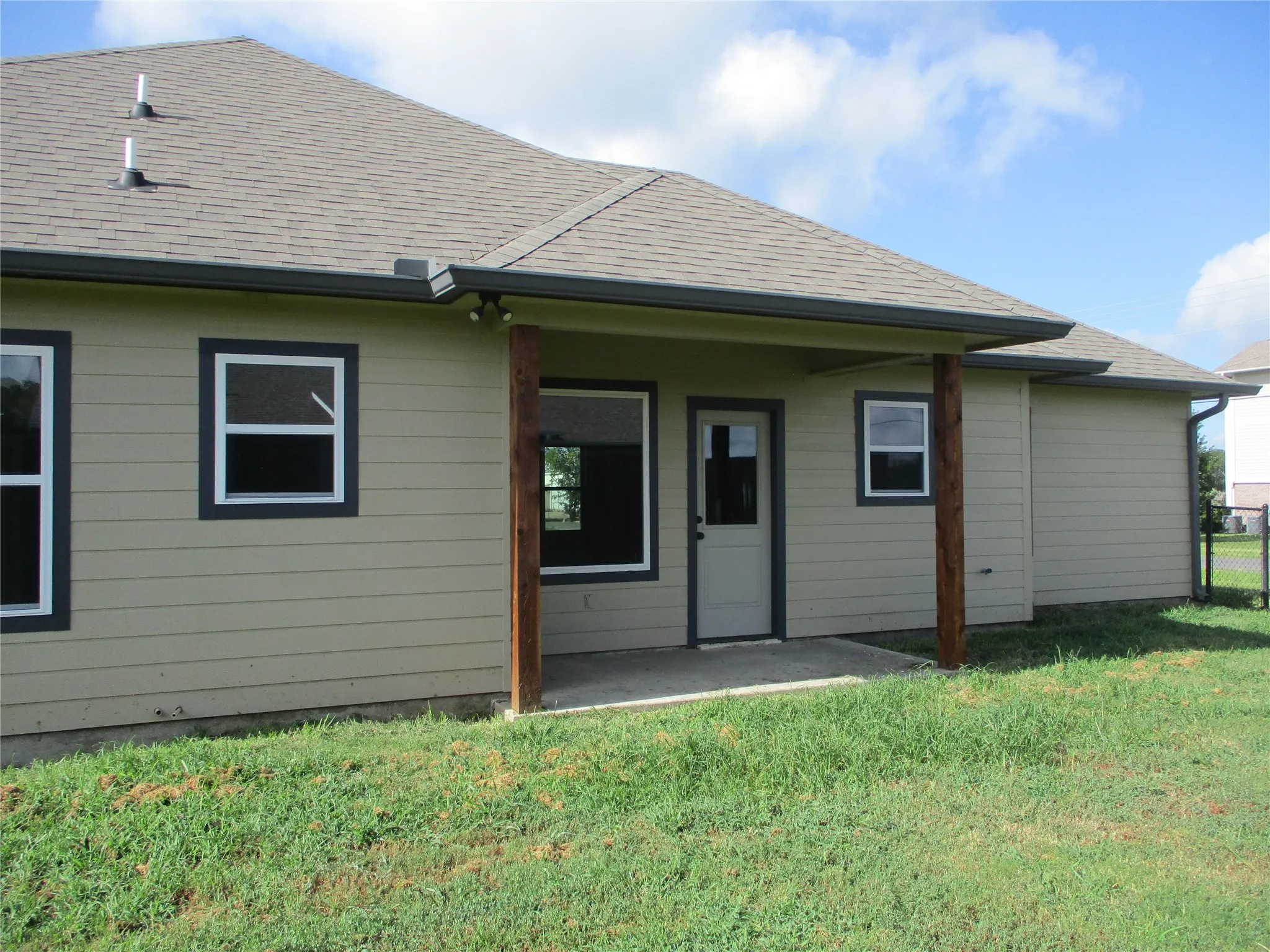 Single Family Residence For Sale in Rains County , 117 Mill Street, Emory, Texas 75440, 3 Bedrooms, 2 Bathrooms, 2 Garage spaces, 1,479 Sqft, built in 2021, Price $329,000, mls#21318322, Real Estate Agent in Emory, Homes For Sale in Rains county, Homes For Sale in Emory, Realtor in Emory Texas, Real Estate Brokerage Independent Realty Texas, Luminita Cordes Realtor