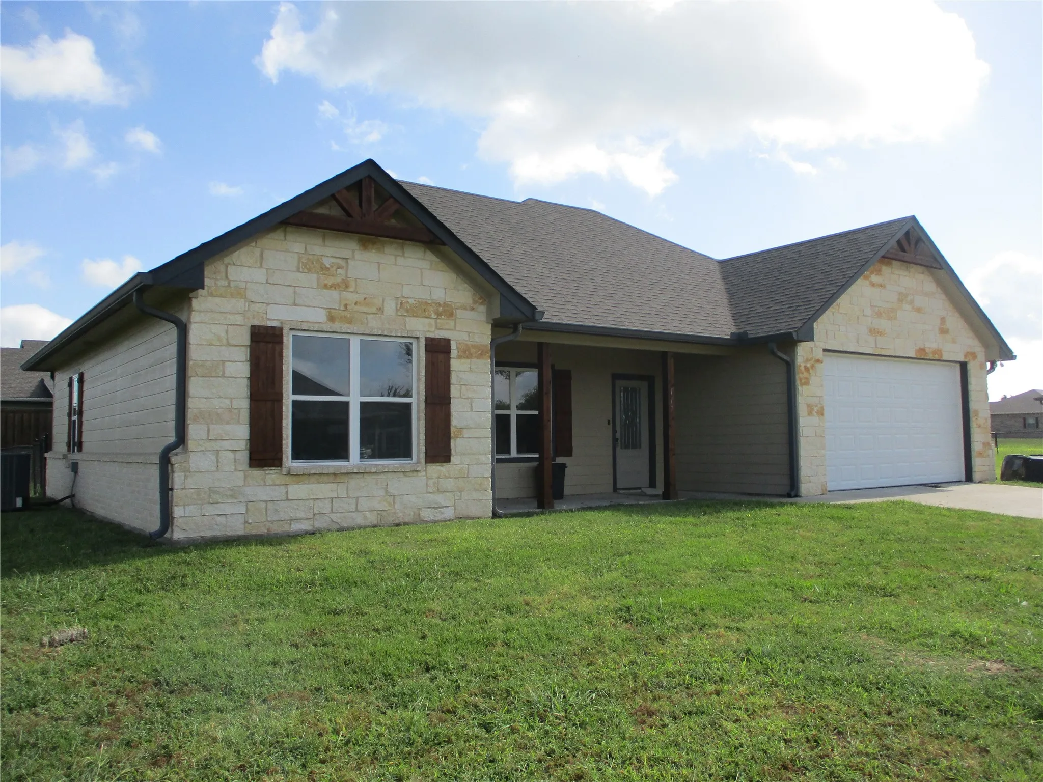 Single Family Residence For Sale in Rains County , 117 Mill Street, Emory, Texas 75440, 3 Bedrooms, 2 Bathrooms, 2 Garage spaces, 1,479 Sqft, built in 2021, Price $329,000, mls#21318322, Real Estate Agent in Emory, Homes For Sale in Rains county, Homes For Sale in Emory, Realtor in Emory Texas, Real Estate Brokerage Independent Realty Texas, Luminita Cordes Realtor
