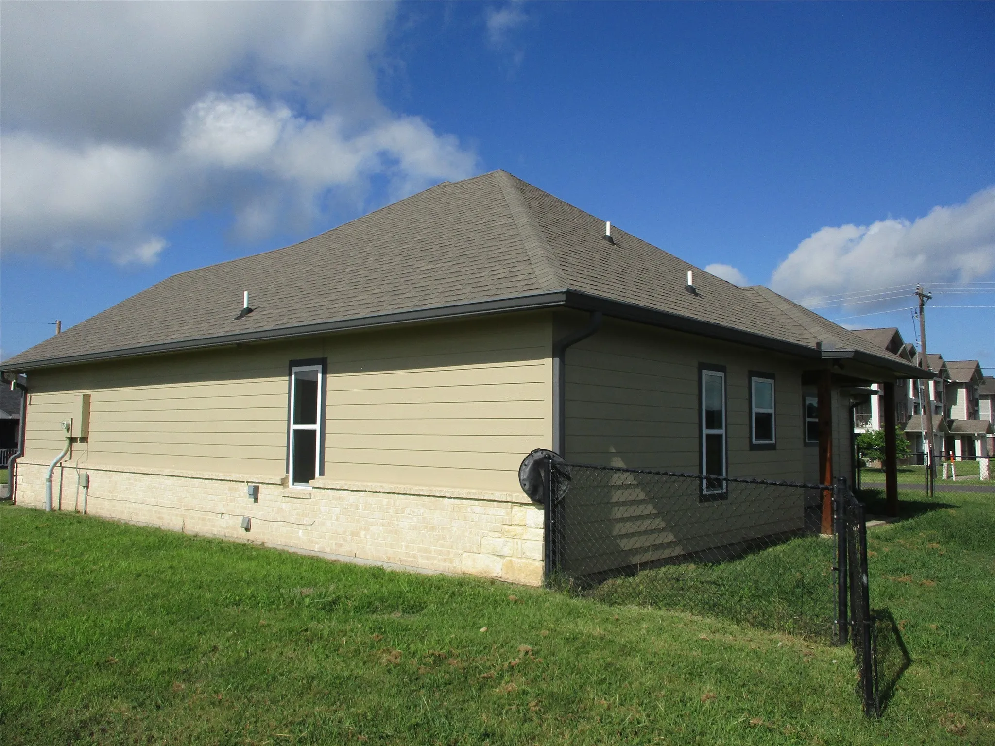Single Family Residence For Sale in Rains County , 117 Mill Street, Emory, Texas 75440, 3 Bedrooms, 2 Bathrooms, 2 Garage spaces, 1,479 Sqft, built in 2021, Price $329,000, mls#21318322, Real Estate Agent in Emory, Homes For Sale in Rains county, Homes For Sale in Emory, Realtor in Emory Texas, Real Estate Brokerage Independent Realty Texas, Luminita Cordes Realtor