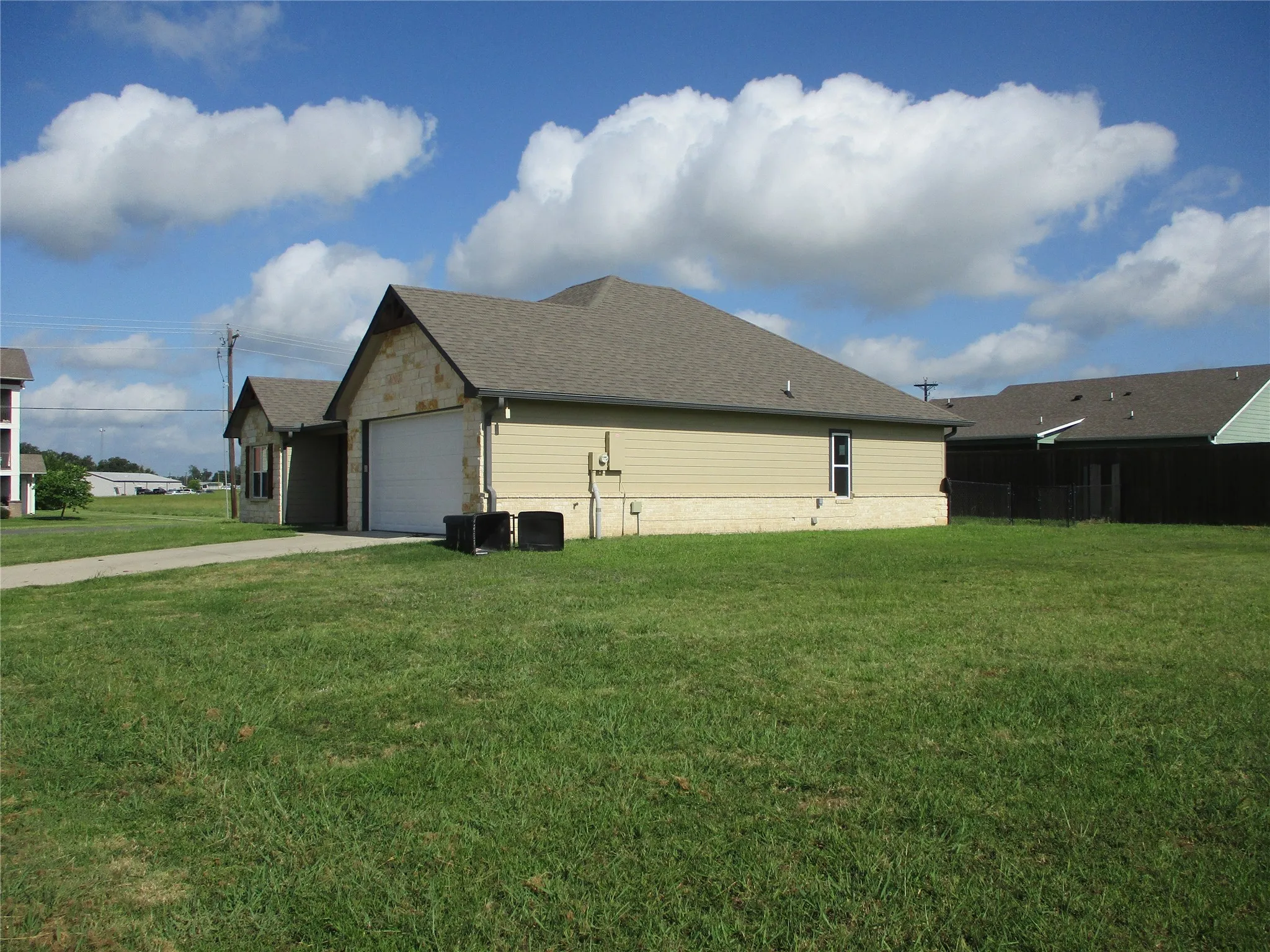 Single Family Residence For Sale in Rains County , 117 Mill Street, Emory, Texas 75440, 3 Bedrooms, 2 Bathrooms, 2 Garage spaces, 1,479 Sqft, built in 2021, Price $329,000, mls#21318322, Real Estate Agent in Emory, Homes For Sale in Rains county, Homes For Sale in Emory, Realtor in Emory Texas, Real Estate Brokerage Independent Realty Texas, Luminita Cordes Realtor