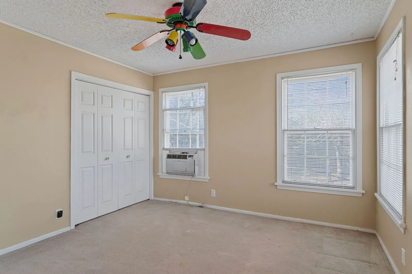Single Family Residence For Sale in Hunt County , 4120 E Interstate 30, Campbell, Texas 75422, 4 Bedroom, 3 Bathroom, Garage spaces, 2,414 Sqft, built in 1950, mls#21318253, Real Estate Agent in Campbell, Homes For Sale in Hunt county, Homes For Sale in Campbell, Realtor in Campbell Texas, Real Estate Brokerage Independent Realty Texas, Luminita Cordes Realtor