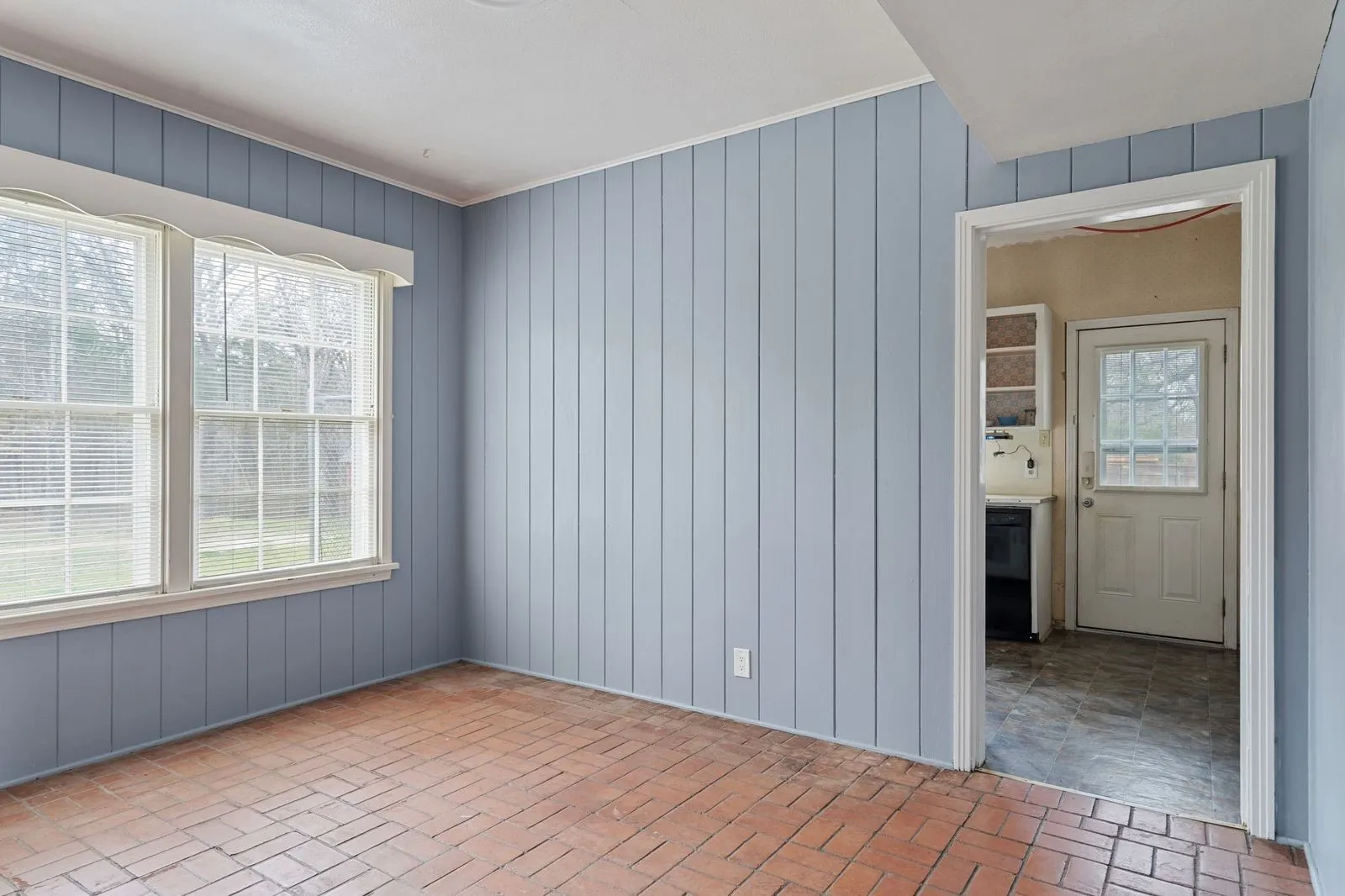 Single Family Residence For Sale in Hunt County , 4120 E Interstate 30, Campbell, Texas 75422, 4 Bedroom, 3 Bathroom, Garage spaces, 2,414 Sqft, built in 1950, mls#21318253, Real Estate Agent in Campbell, Homes For Sale in Hunt county, Homes For Sale in Campbell, Realtor in Campbell Texas, Real Estate Brokerage Independent Realty Texas, Luminita Cordes Realtor