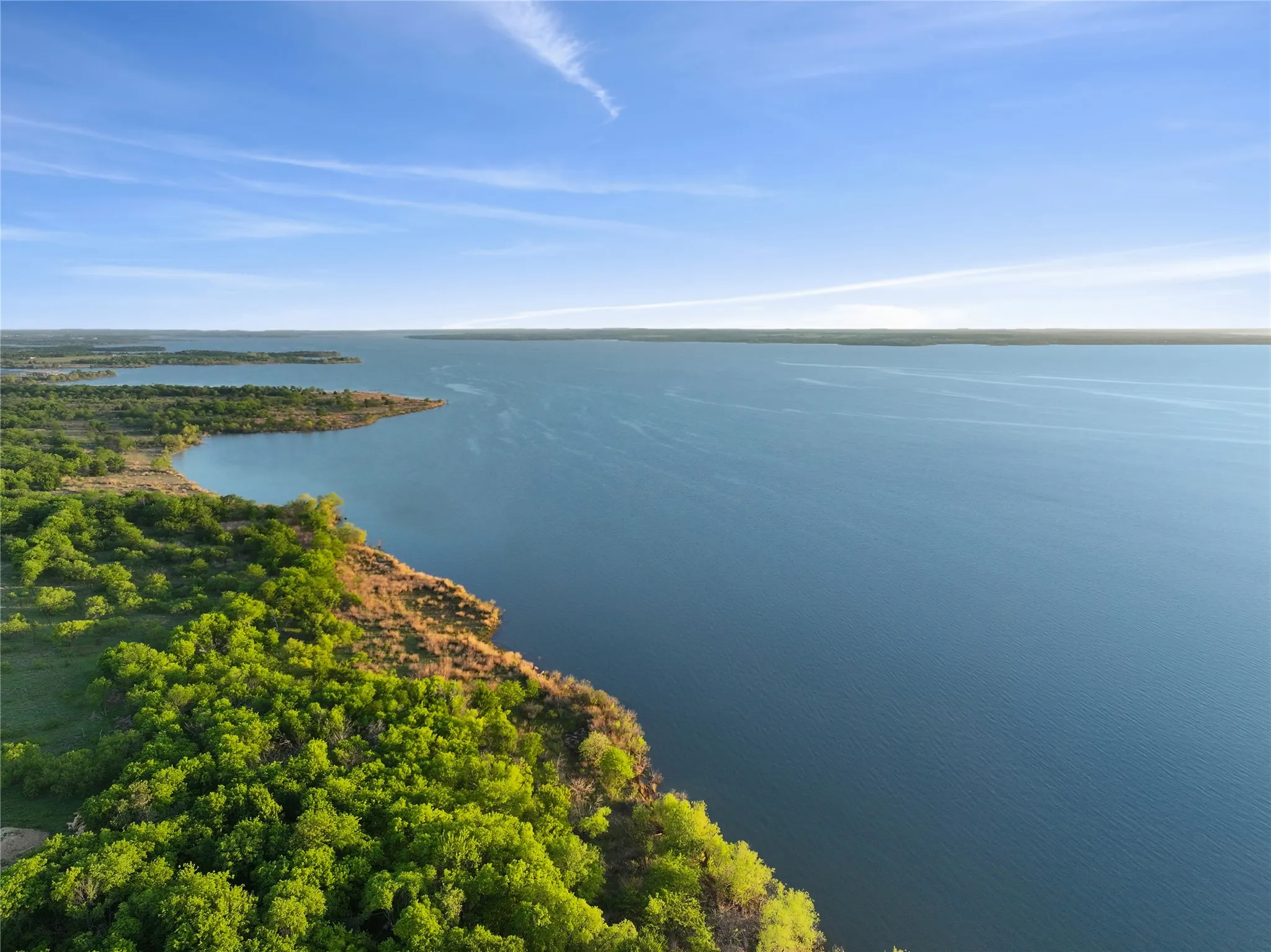 Lakeside Living. 500 ft walk to the shoreline across ACOE land.
