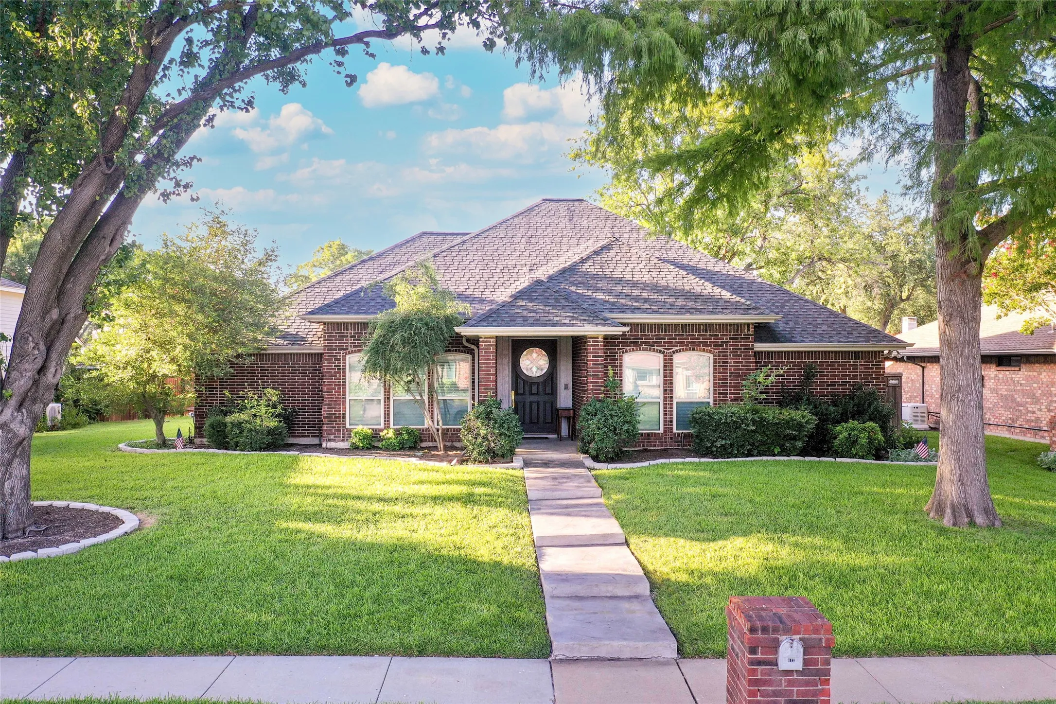 Single Family Residence For Sale in Dallas County , 612 Shadowcrest Lane, Coppell, Texas 75019, 3 Bedroom, 2 Bathroom, 2 Garage spaces, 2,073 Sqft, built in 1984, mls#21317712, Real Estate Agent in Coppell, Homes For Sale in Dallas county, Homes For Sale in Coppell, Realtor in Coppell Texas, Real Estate Brokerage Independent Realty Texas, Luminita Cordes Realtor