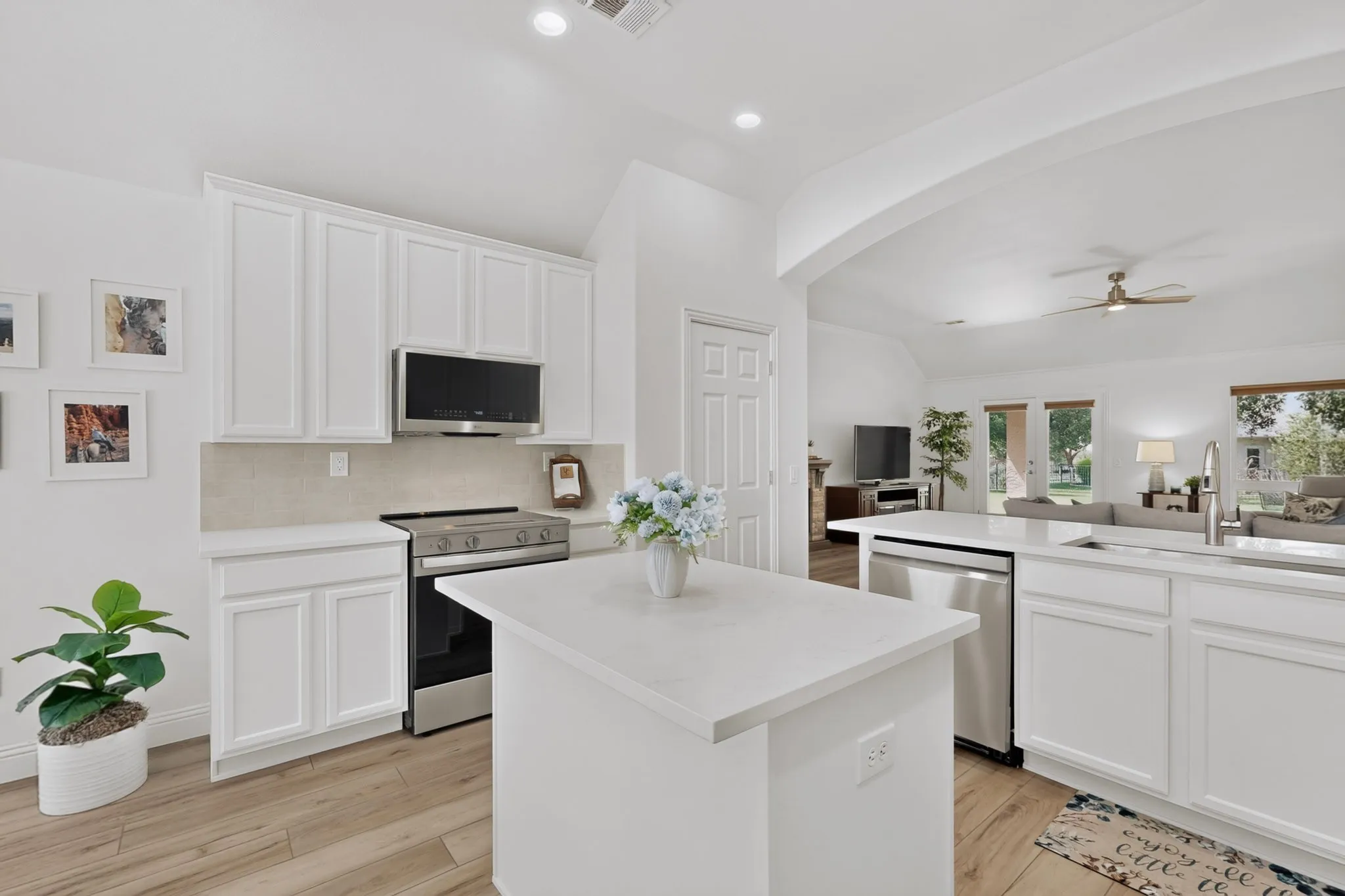 Single Family Residence For Sale in Denton County , 12001 Lockhart Court, Denton, Texas 76207, 2 Bedroom, 2 Bathroom, 2 Garage spaces, 1,844 Sqft, built in 2010, mls#21317370, Real Estate Agent in Denton, Homes For Sale in Denton county, Homes For Sale in Denton, Realtor in Denton Texas, Real Estate Brokerage Independent Realty Texas, Luminita Cordes Realtor